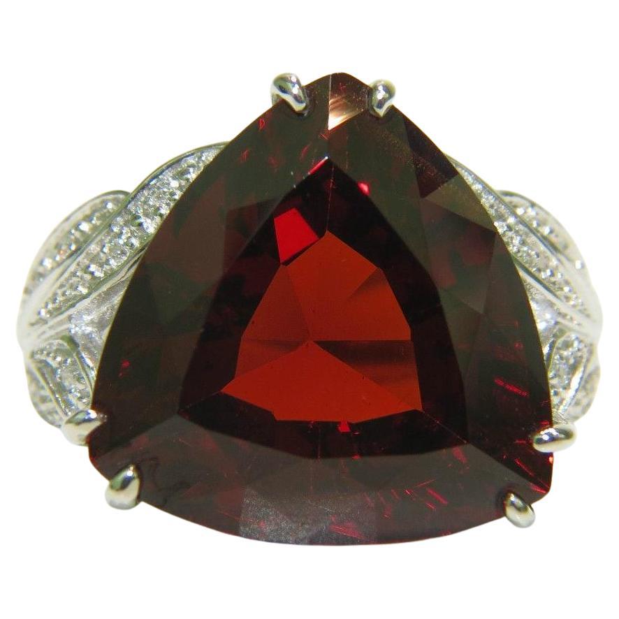Bague grenat triangulaire avec diamants naturels 14kt en vente