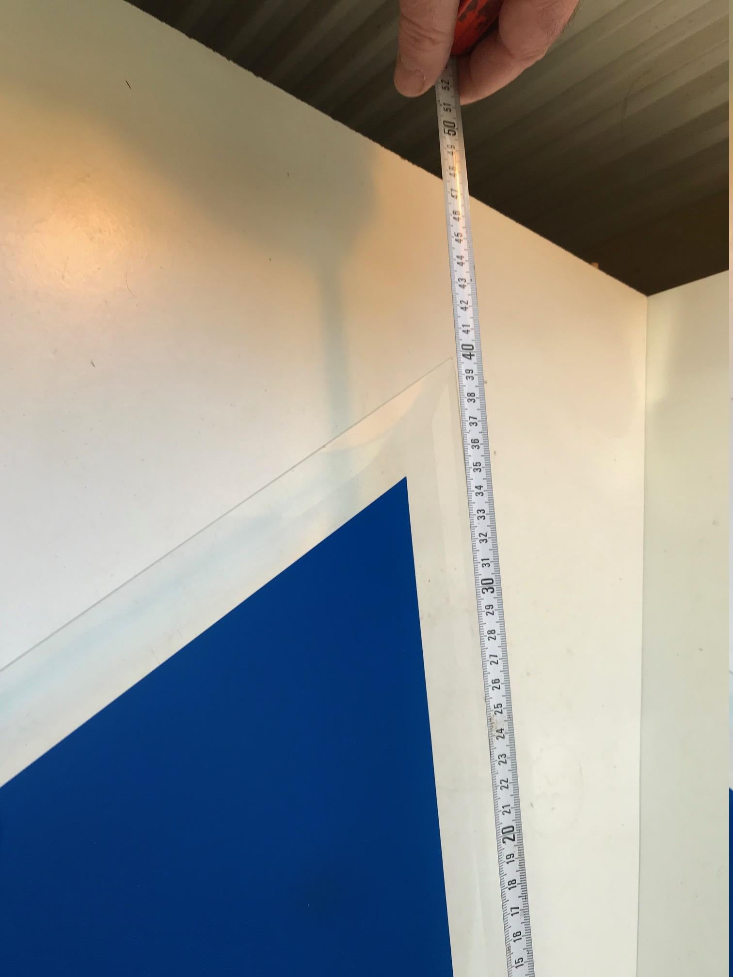 Aplique minimalista danés triangular de cristal, años 80 en venta 1