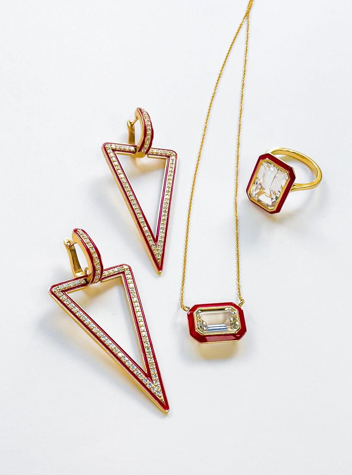Round Cut Triangular Diamond Earrings in 18K Gold with Red Enamel For Sale