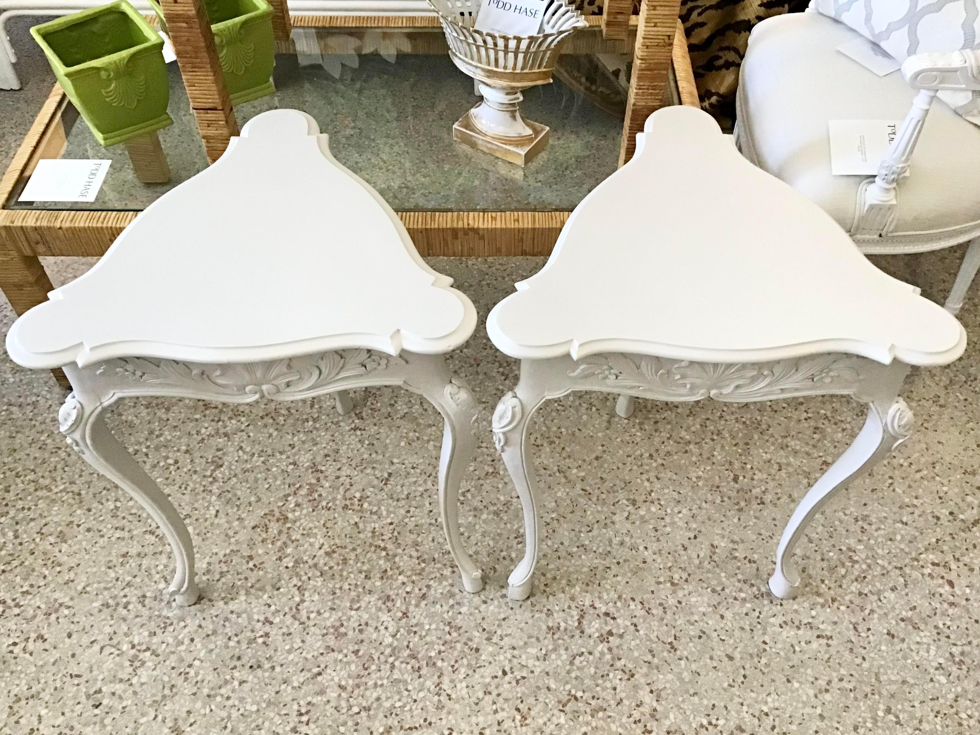 Triangular French Louis XV Side Tables, a Pair In Good Condition For Sale In Los Angeles, CA