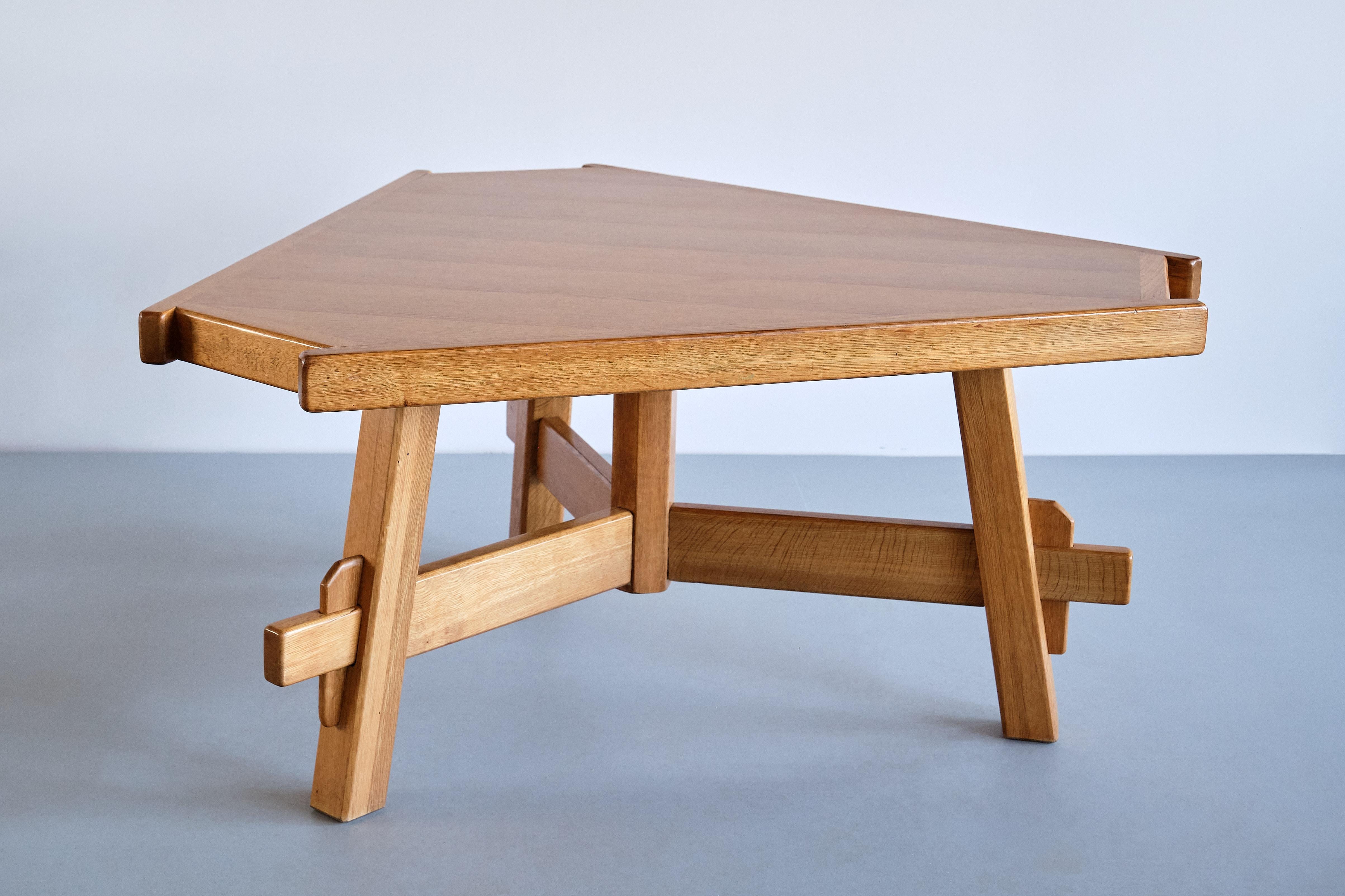 Triangular French Modern Dining Table in Solid Oak Wood, France, 1960s 8
