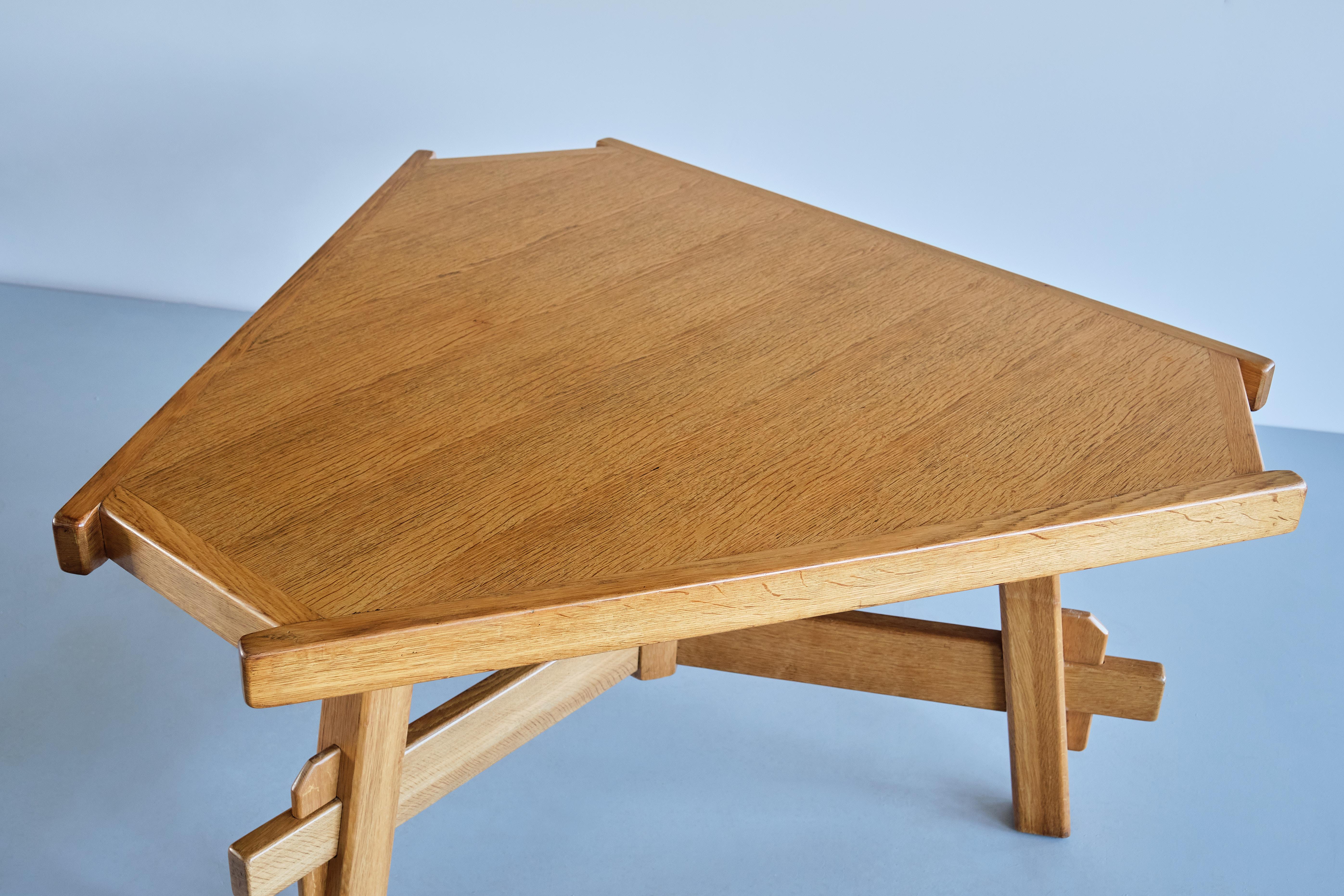 triangle dining table