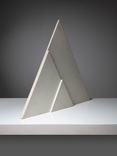 Sculpture triangulaire en Wood Wood laqué par The Vallé, Italie, 1969