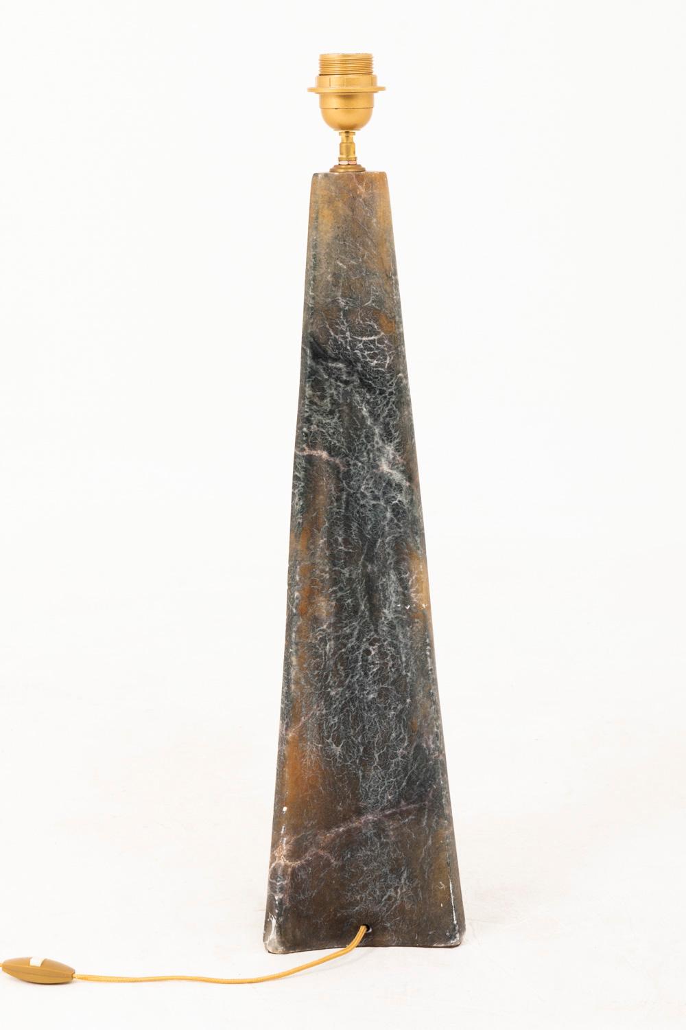 French Triangular Lamp in Onyx, 20th Century For Sale