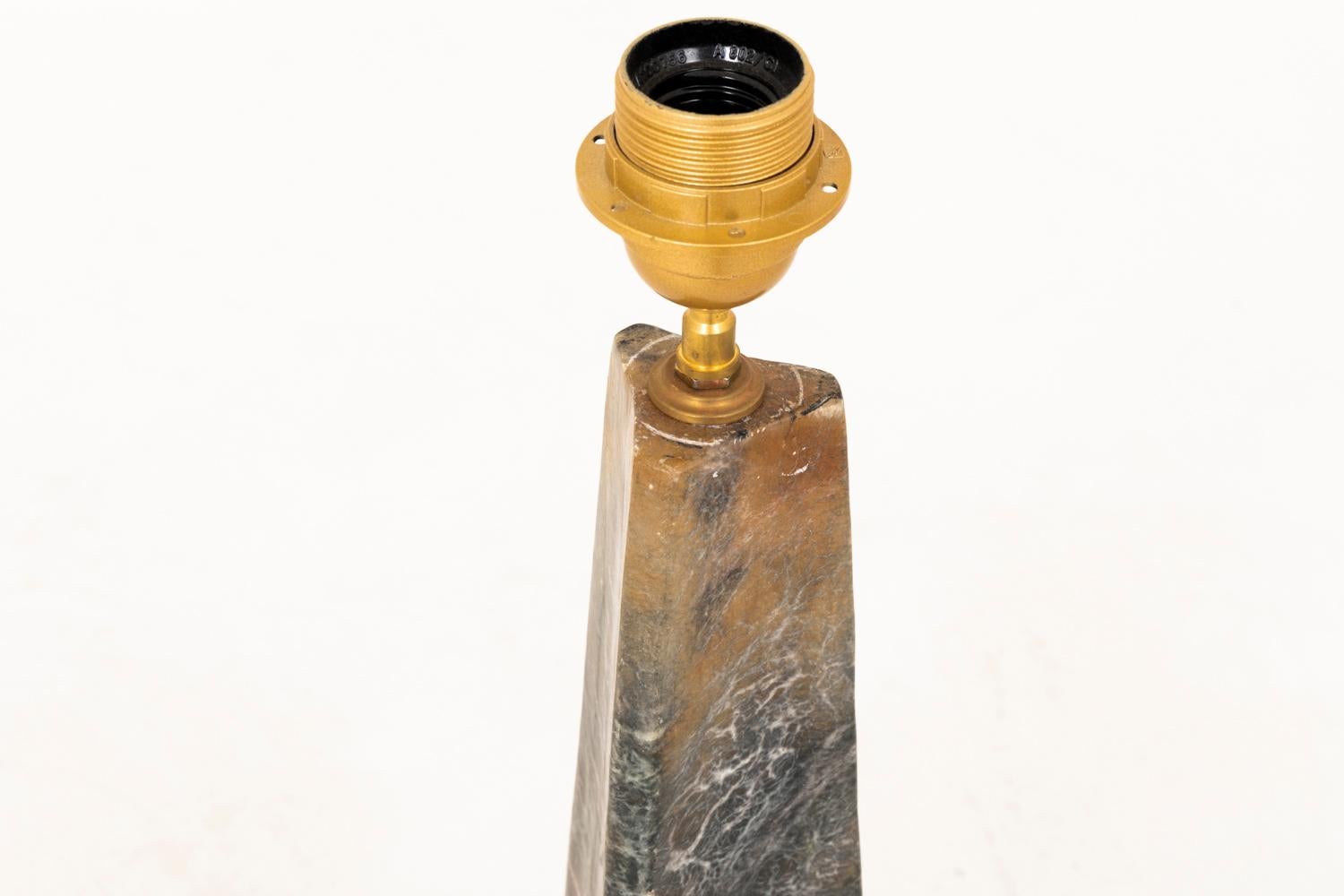 Dreieckige Lampe aus Onyx:: 20. Jahrhundert im Zustand „Gut“ im Angebot in Saint-Ouen, FR