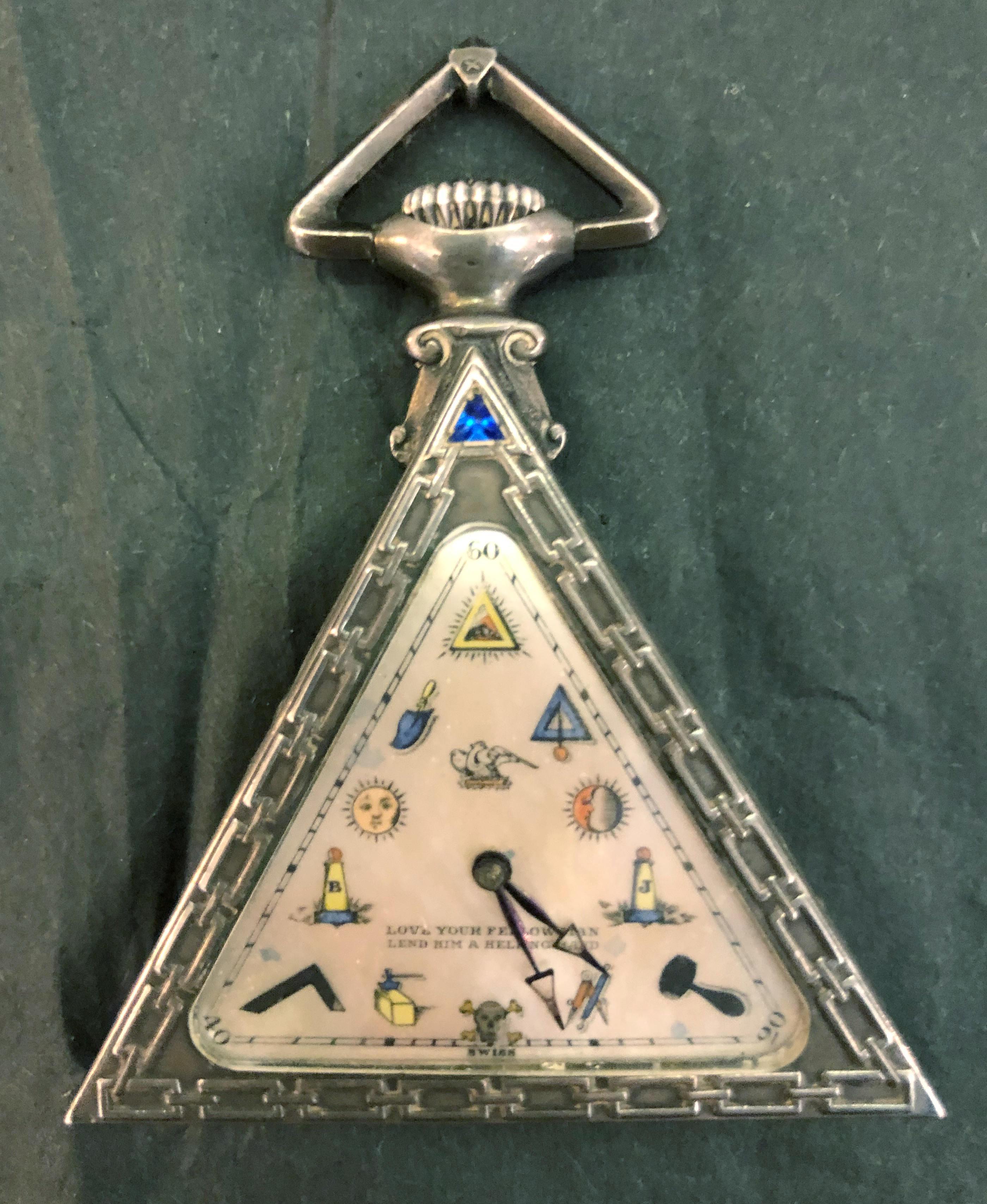 Montre maçonnique triangulaire en argent avec cadran en nacre parfaitement fonctionnel, Italie années 1930
