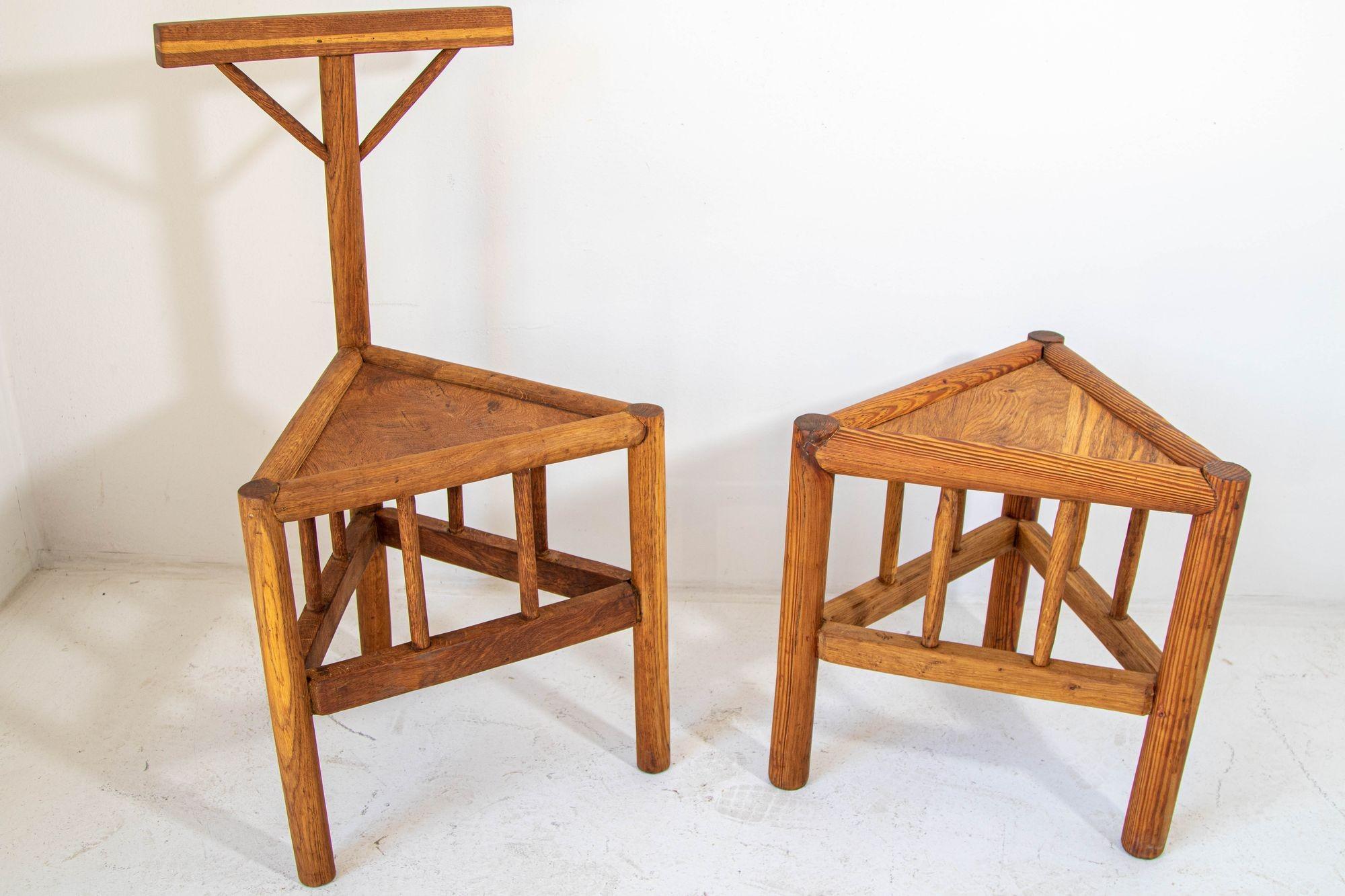 Triangular Mid-Century Swedish chair and stool in the Manner of Charlotte Perriand, circa 1960s.
Set of triangular mid-century chair and stool or side table in oak.
Nordic Sweden Arts and Crafts Style triangular chair and side table or stool.
Set of