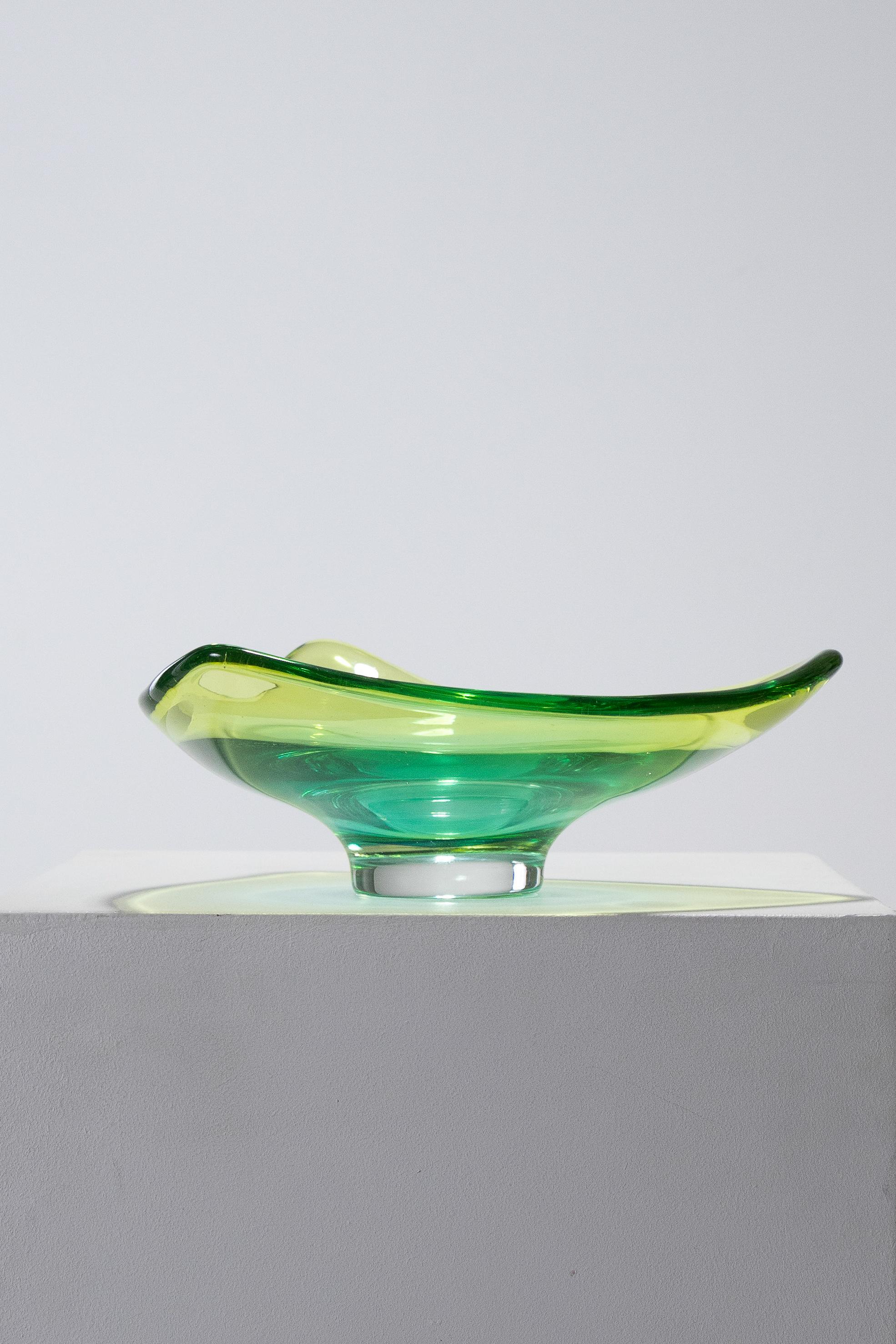 Triangular Murano Glass Bowl, 1950s In Good Condition For Sale In PARIS, FR
