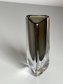 Vase triangulaire Orrefors Sommerso par Nils Landberg, années 1950