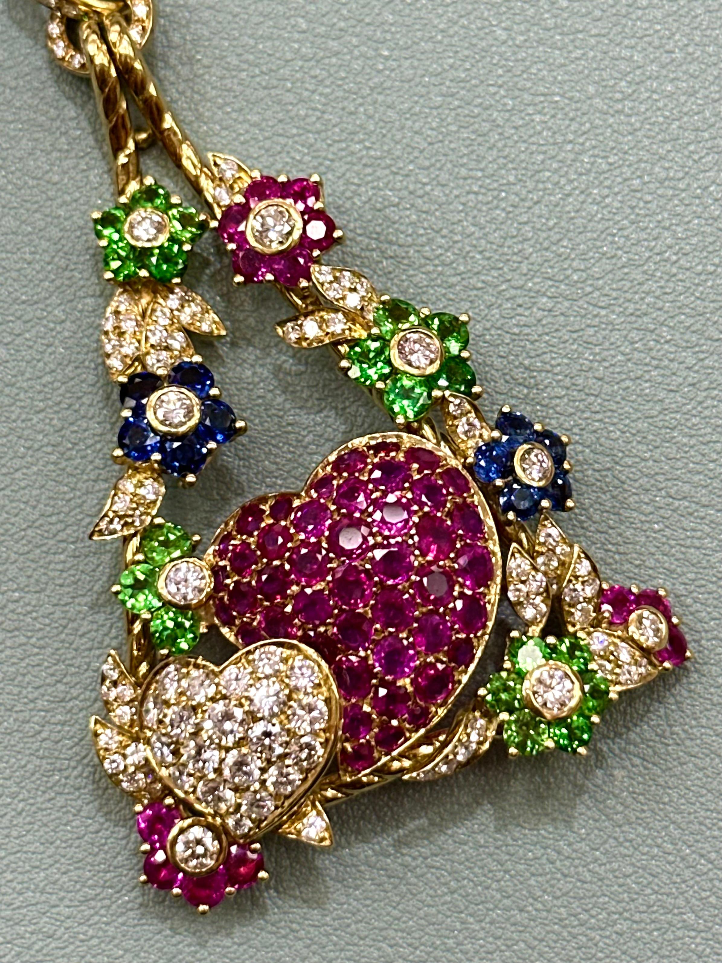 Dreieckiger Anhänger mit Diamantblättern und Blumen aus rosa, blauen und grünen Saphiren im Angebot 3