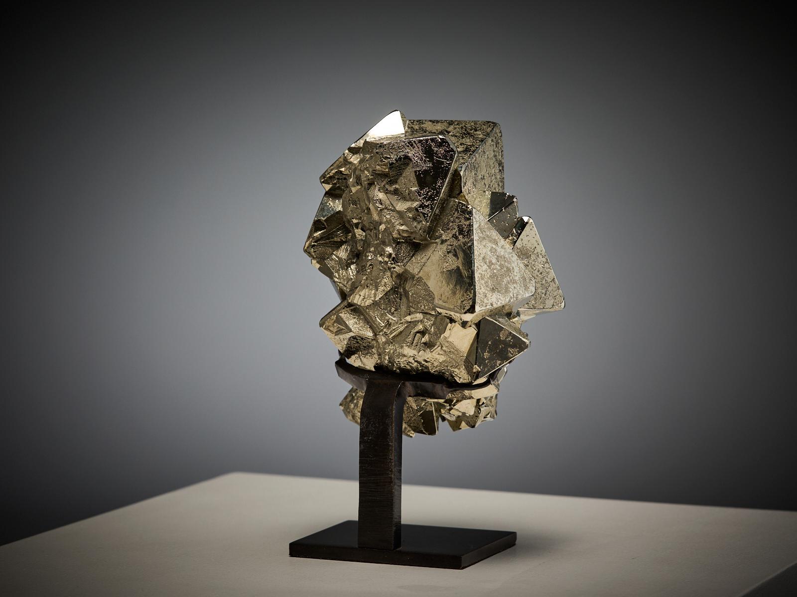 Triangular Pyrite Formation im Angebot 9