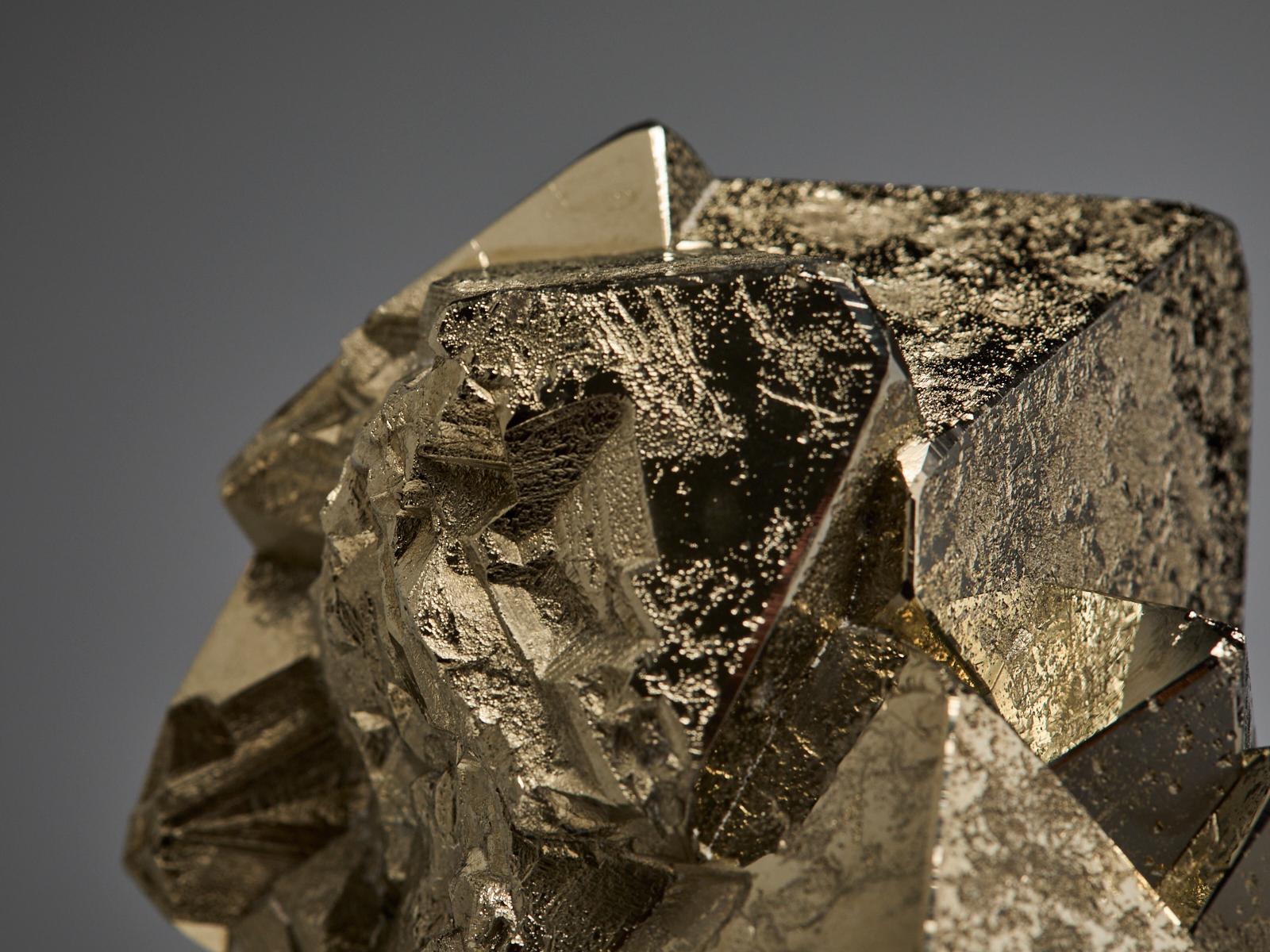 Triangular Pyrite Formation im Zustand „Hervorragend“ im Angebot in London, GB