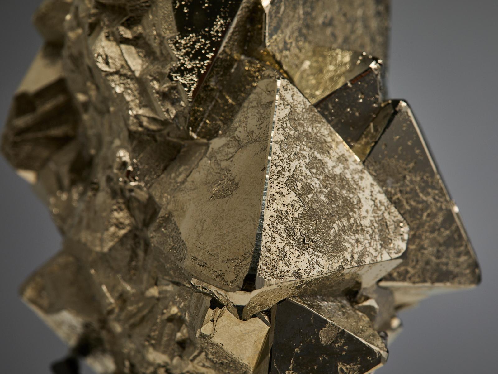 Triangular Pyrite Formation (18. Jahrhundert und früher) im Angebot