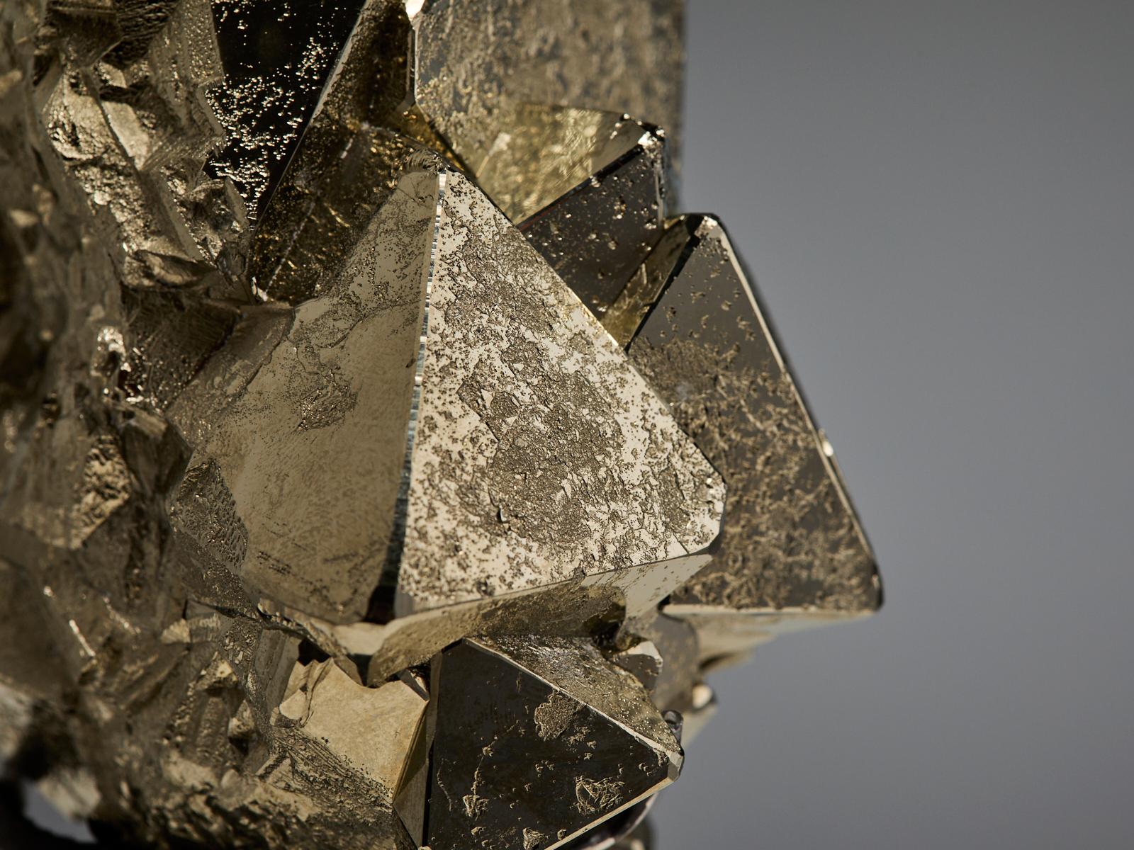 Triangular Pyrite Formation (Kristall) im Angebot