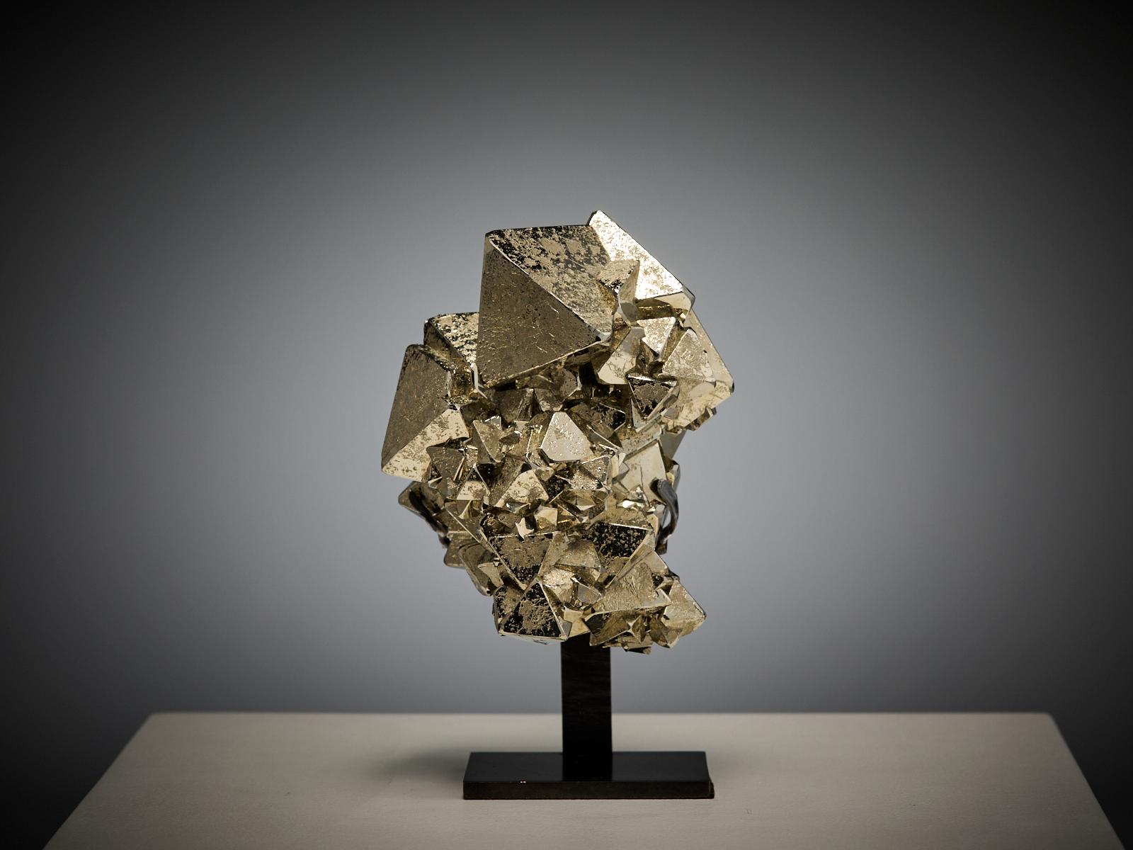 Triangular Pyrite Formation im Angebot 1
