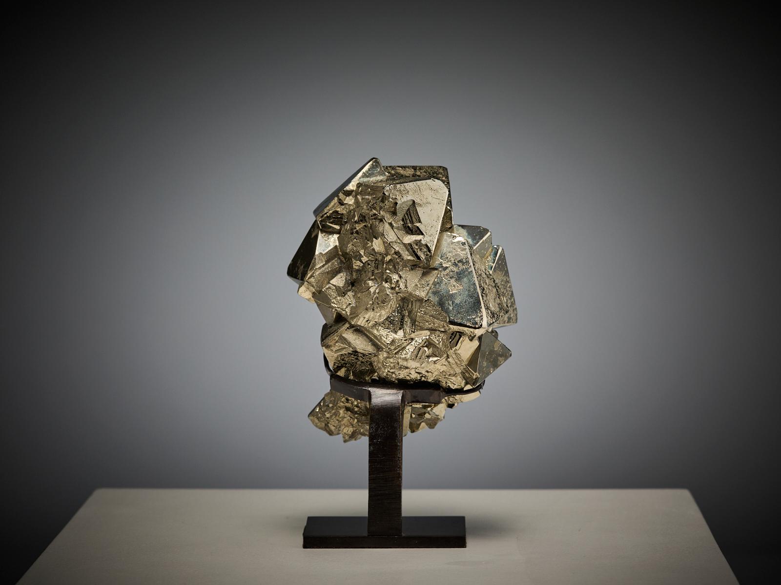 Triangular Pyrite Formation im Angebot 2