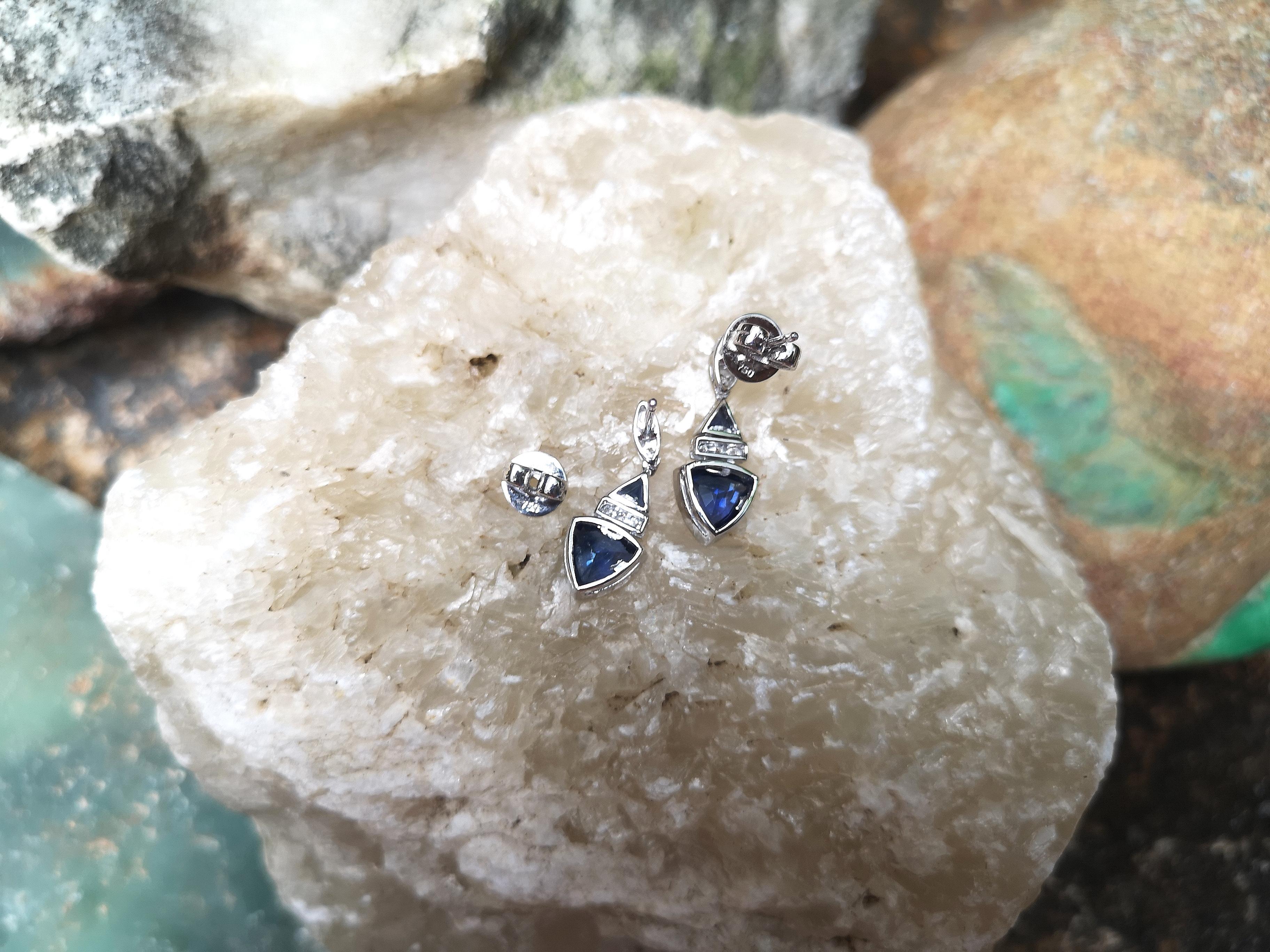 Triangular Shape Blue Sapphire, Diamond Earrings Set in 18k White Gold Settings For Sale 1