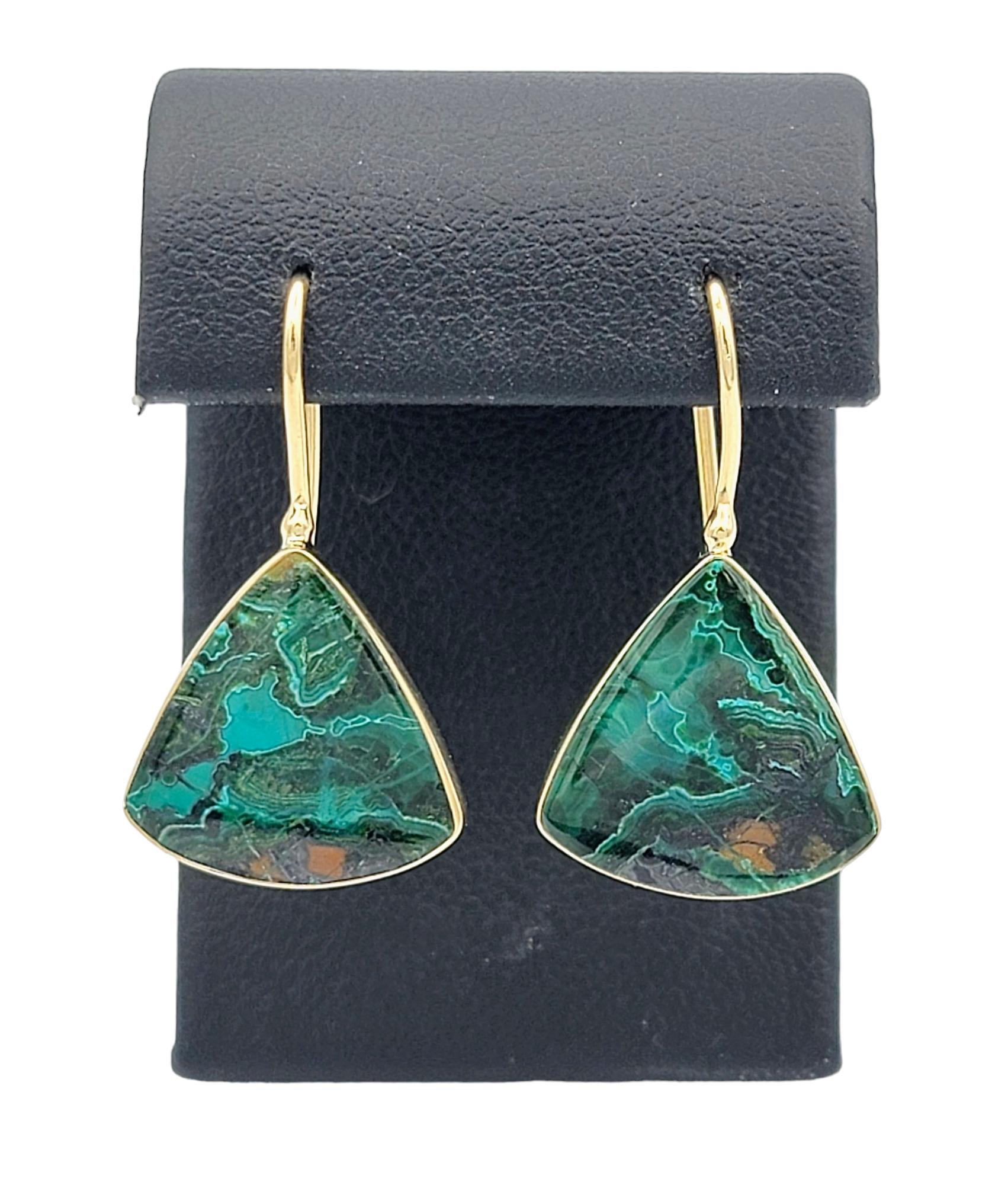 Triangular Shaped Natural Malachite Dangle Earrings in 14 Karat Yellow Gold In Good Condition For Sale In Scottsdale, AZ