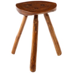 Taburete triangular estilo Marolles, Francia 1950
