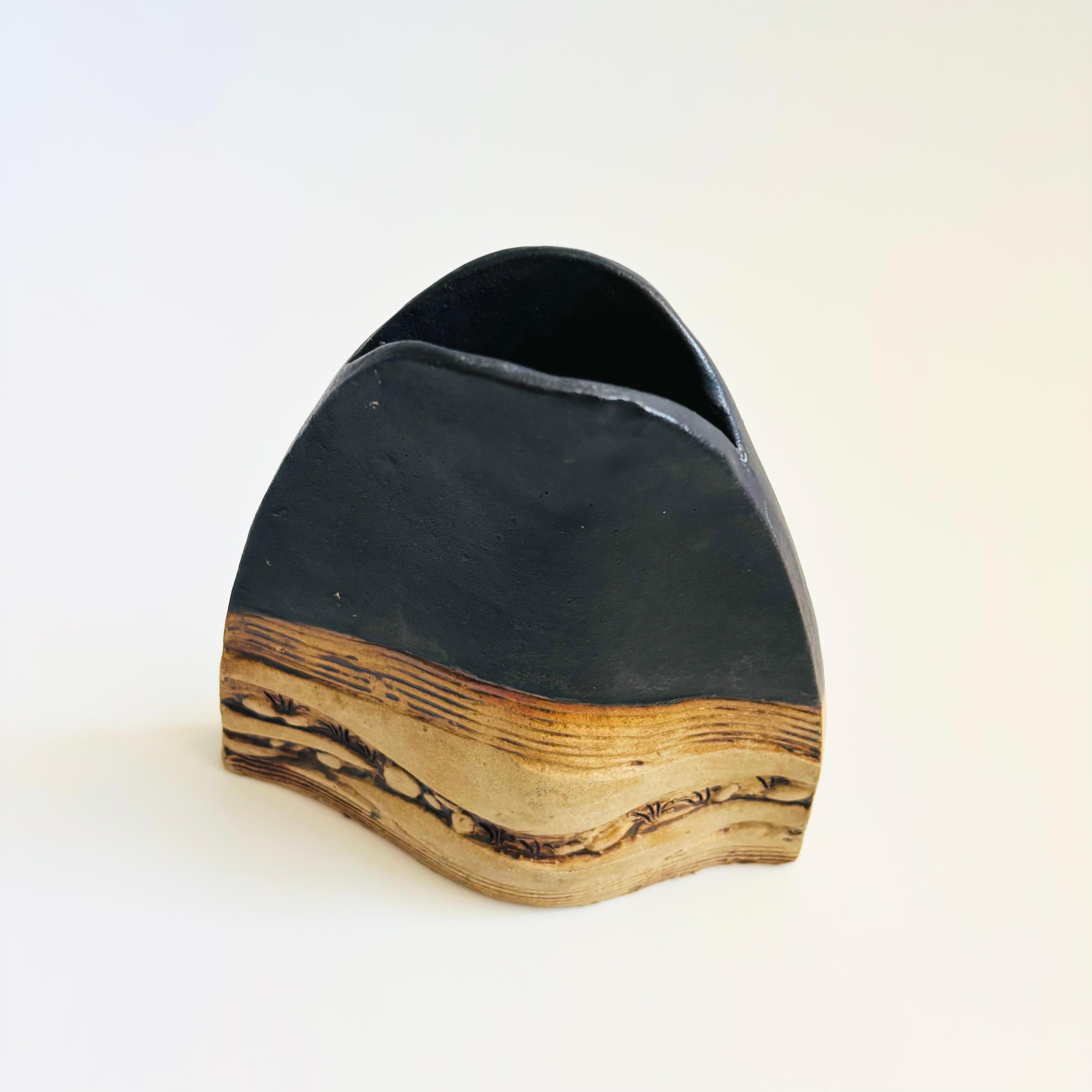Brutalismo Vaso triangolare Studio Pottery in vendita