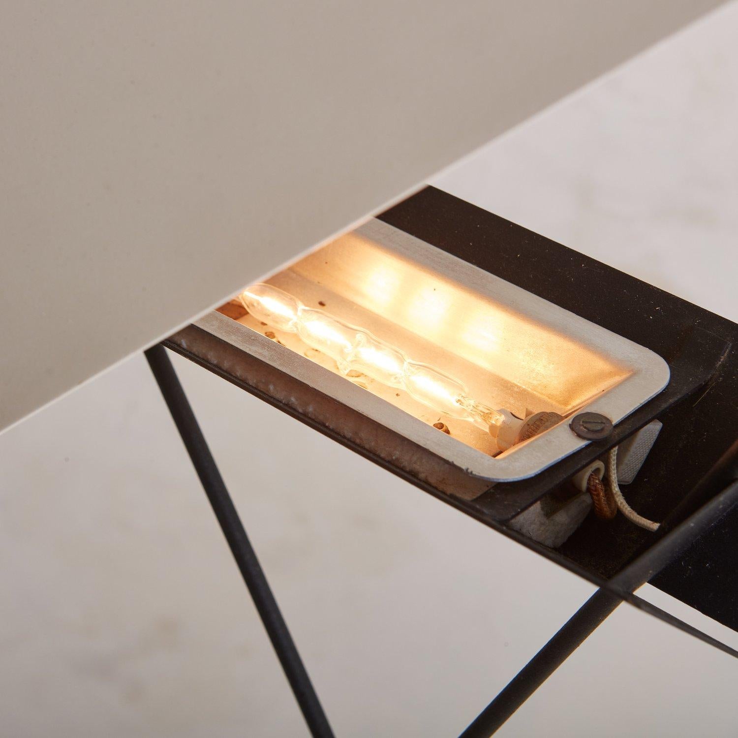 Ciondolo a sospensione triangolare di Mario Botta per Artemide, Italia anni '80 in vendita 2
