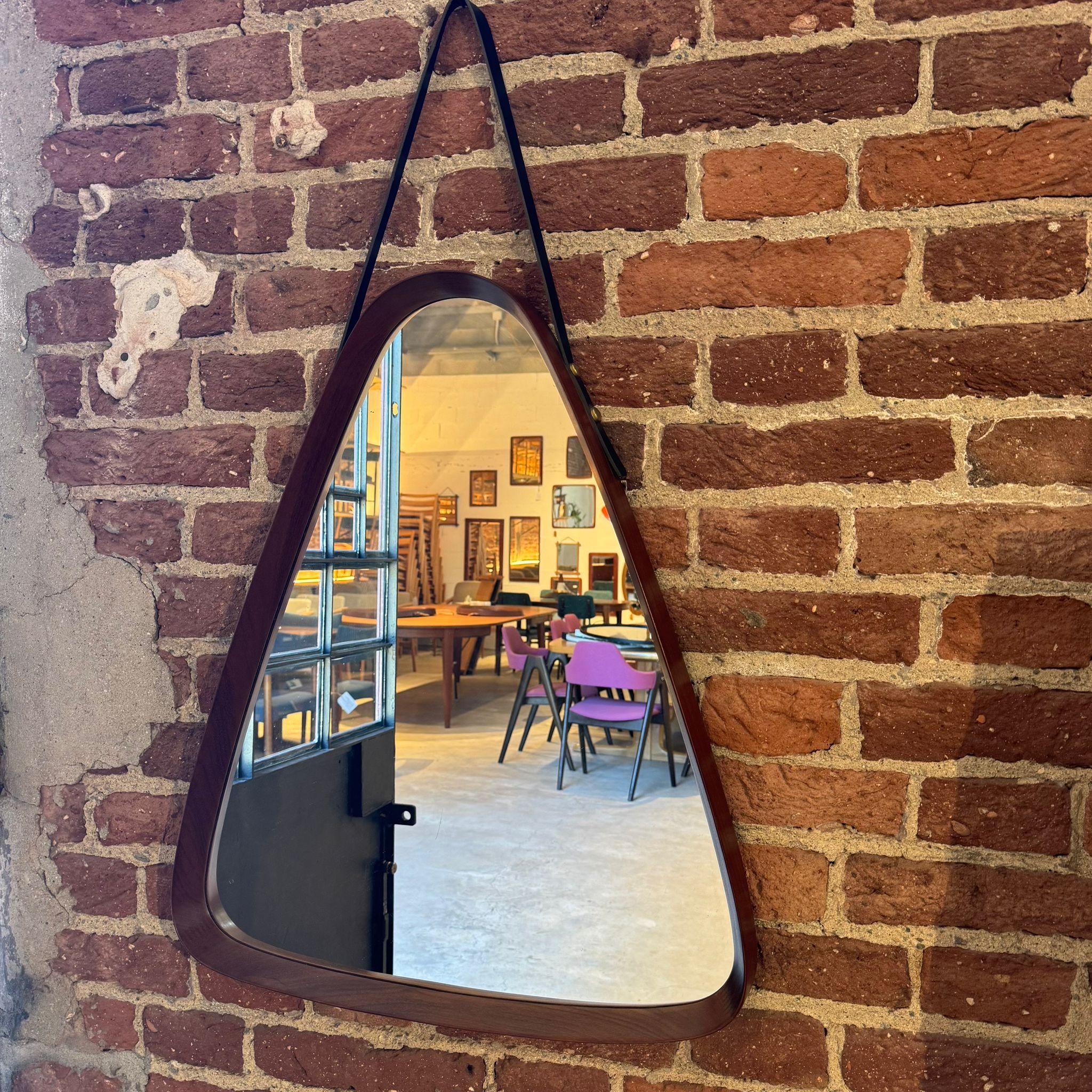 Espejo triangular vintage Danish en venta
