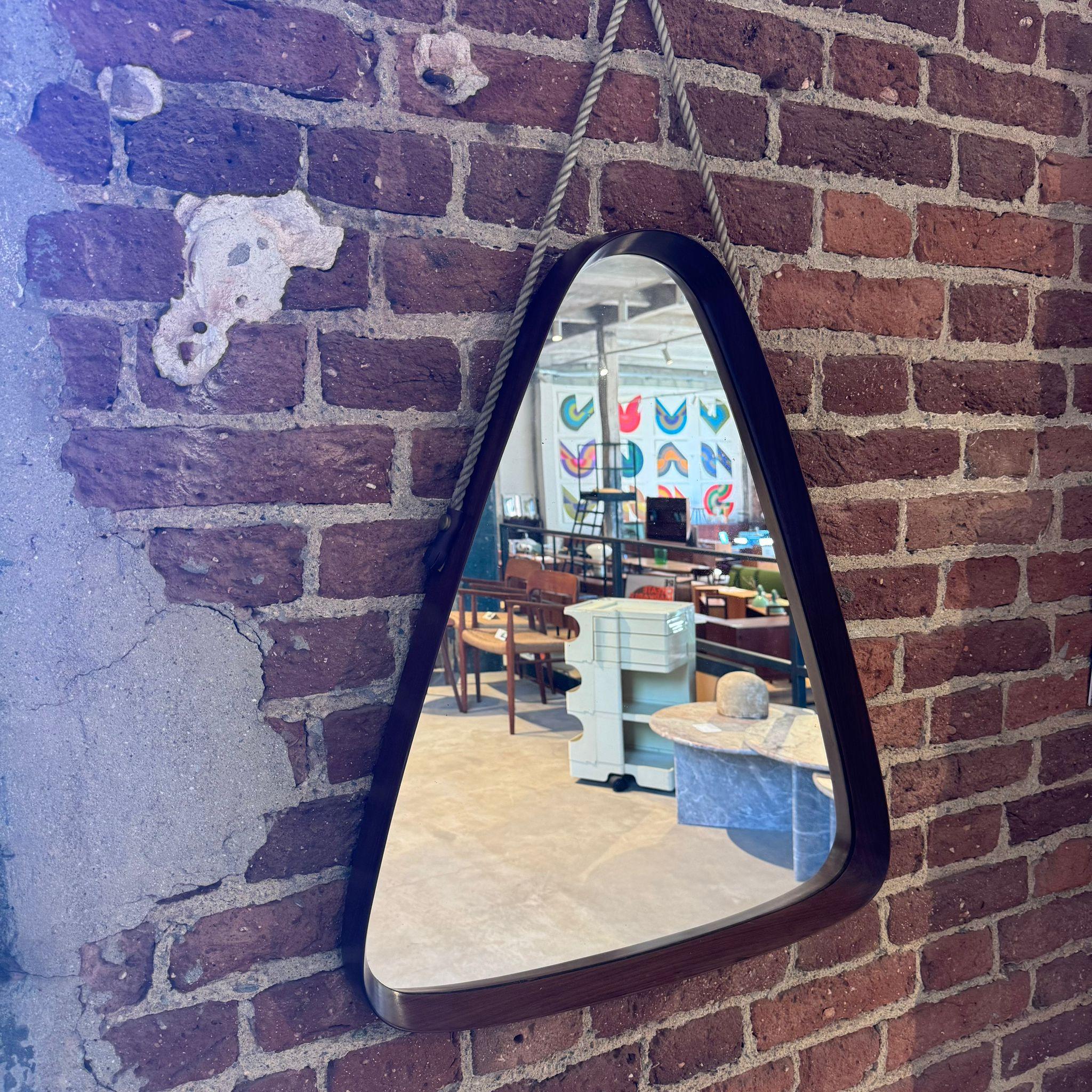 Espejo triangular de teca vintage Moderno de mediados de siglo en venta