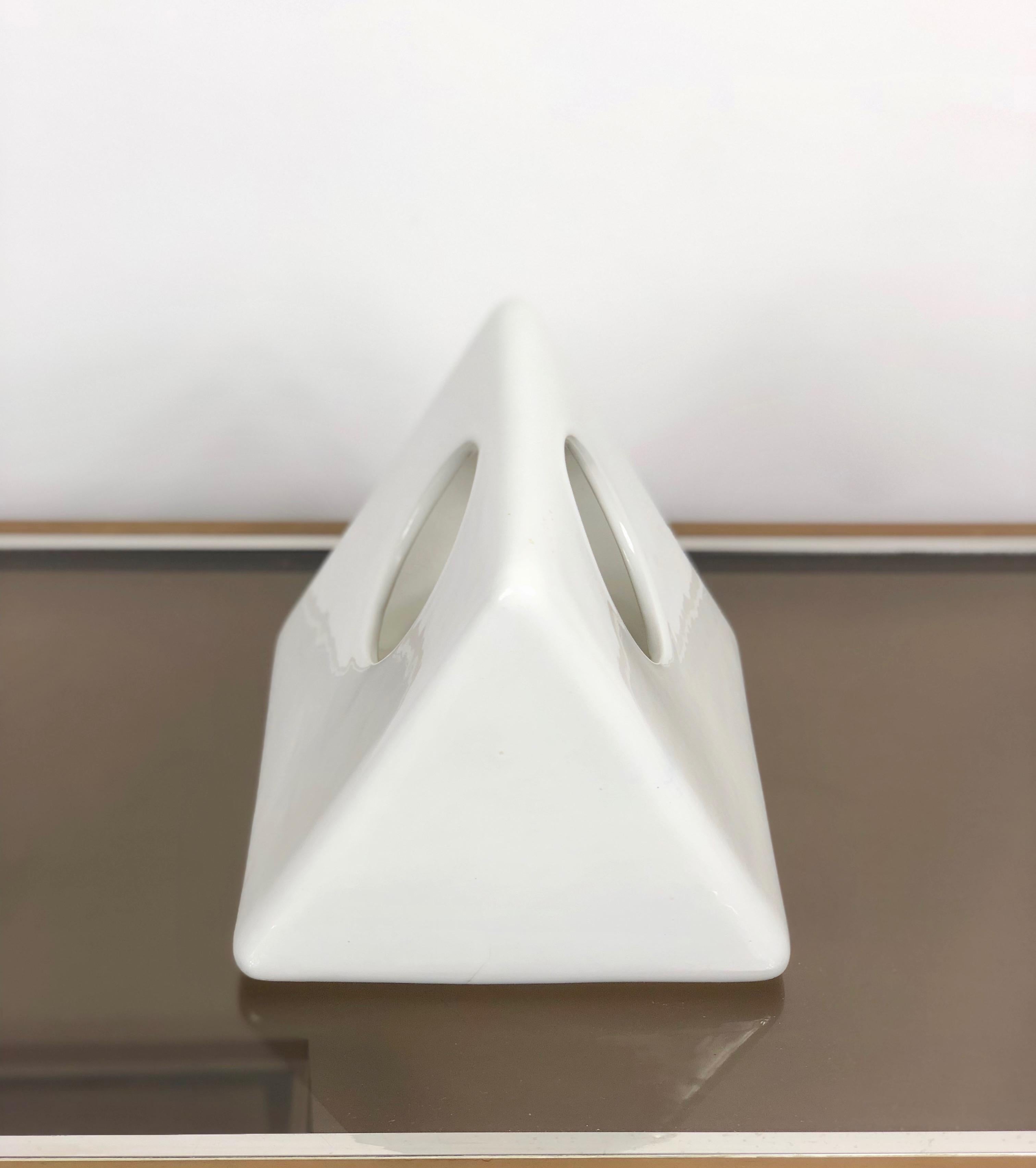 Italian Triangular White Ceramics Vase signed by Gabbianelli, Italy, 1970s For Sale
