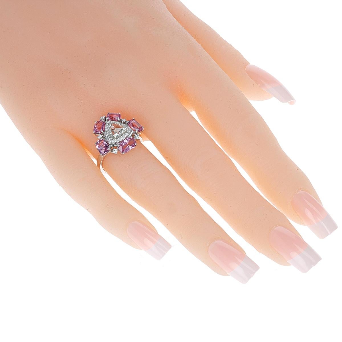 Dreieckiger weißer Diamantring im Rosenschliff mit Diamanten und rosa Saphiren, 18 Karat für Damen oder Herren im Angebot