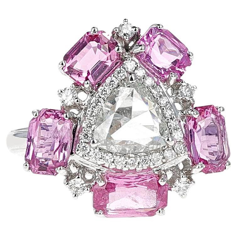 Dreieckiger weißer Diamantring im Rosenschliff mit Diamanten und rosa Saphiren, 18 Karat im Angebot