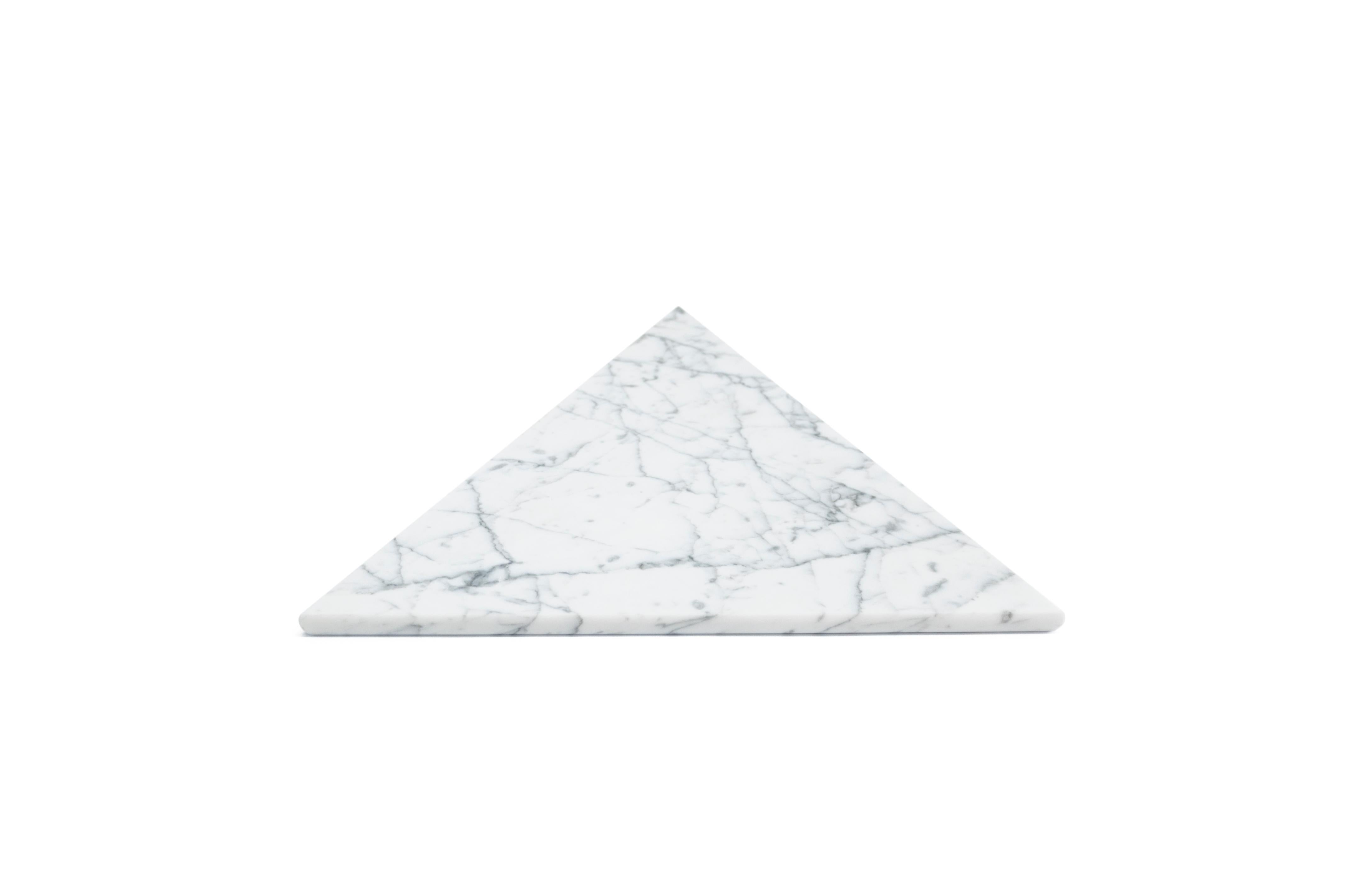 White Carrara marble cutting board and serving tray with triangular shape an cork underneath. Each piece is in a way unique (every marble block is different in veins and shades) and handmade by Italian artisans specialized over generations in