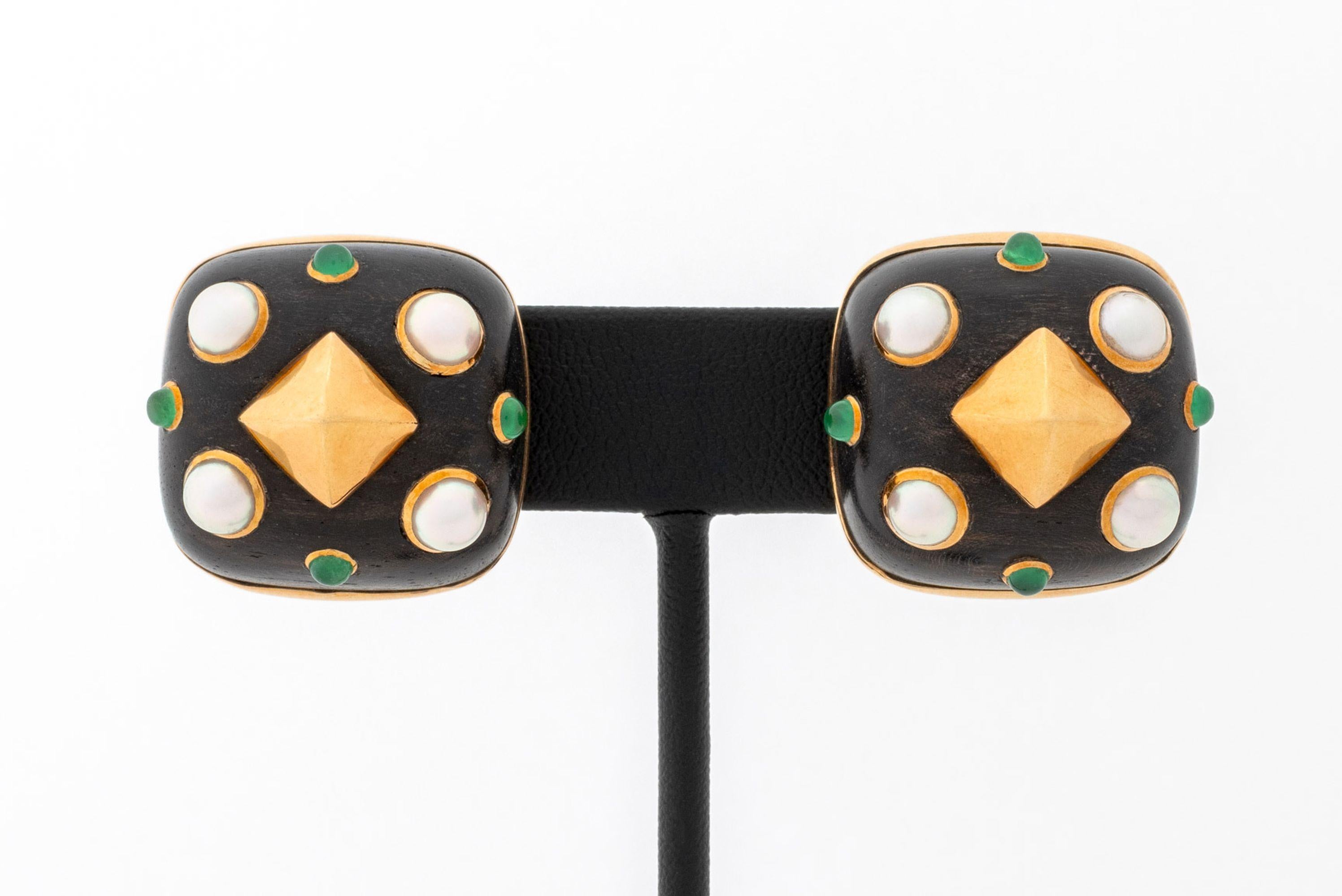 Orecchini Trianon in ebano con perle smeraldo 18 carati in vendita 1