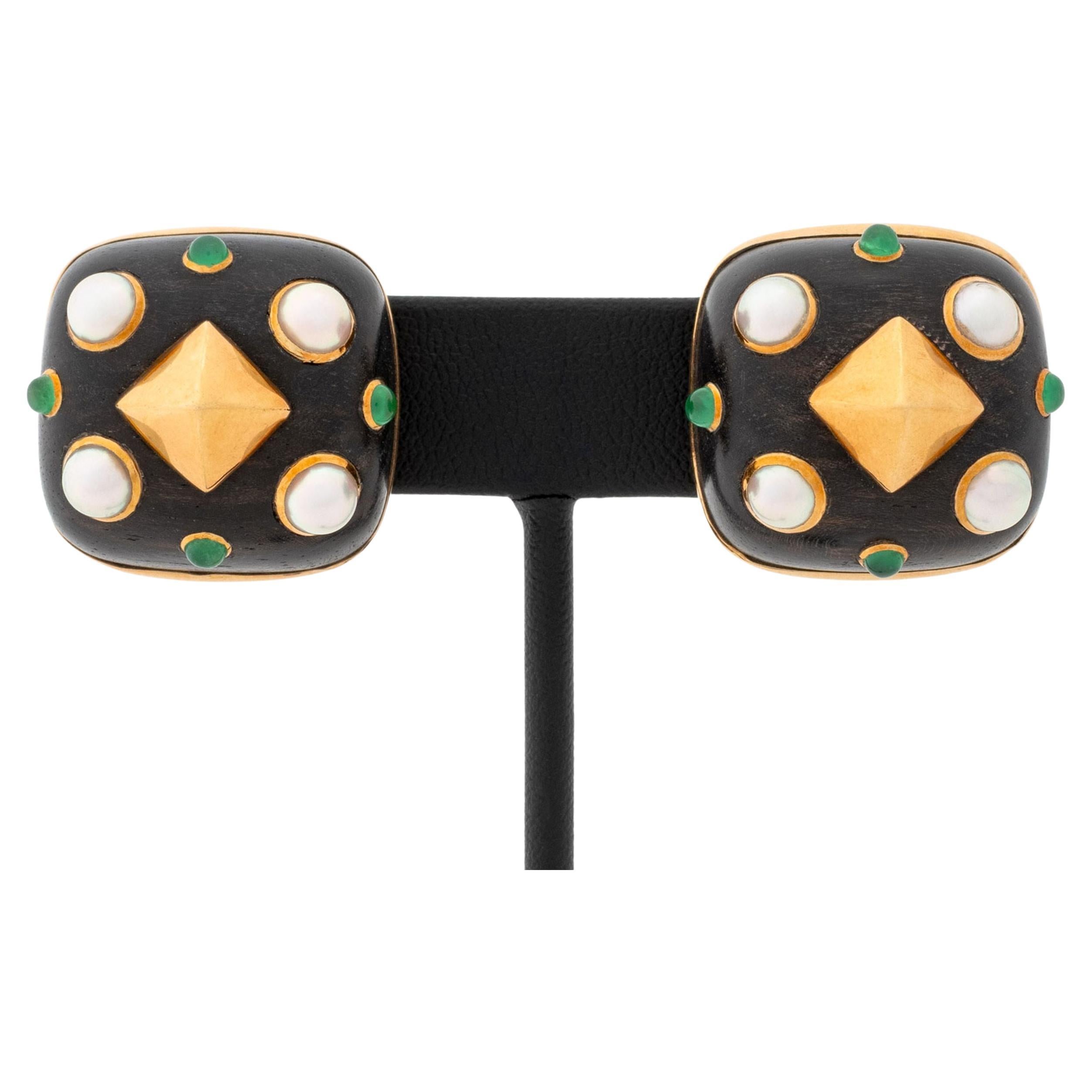 Orecchini Trianon in ebano con perle smeraldo 18 carati in vendita