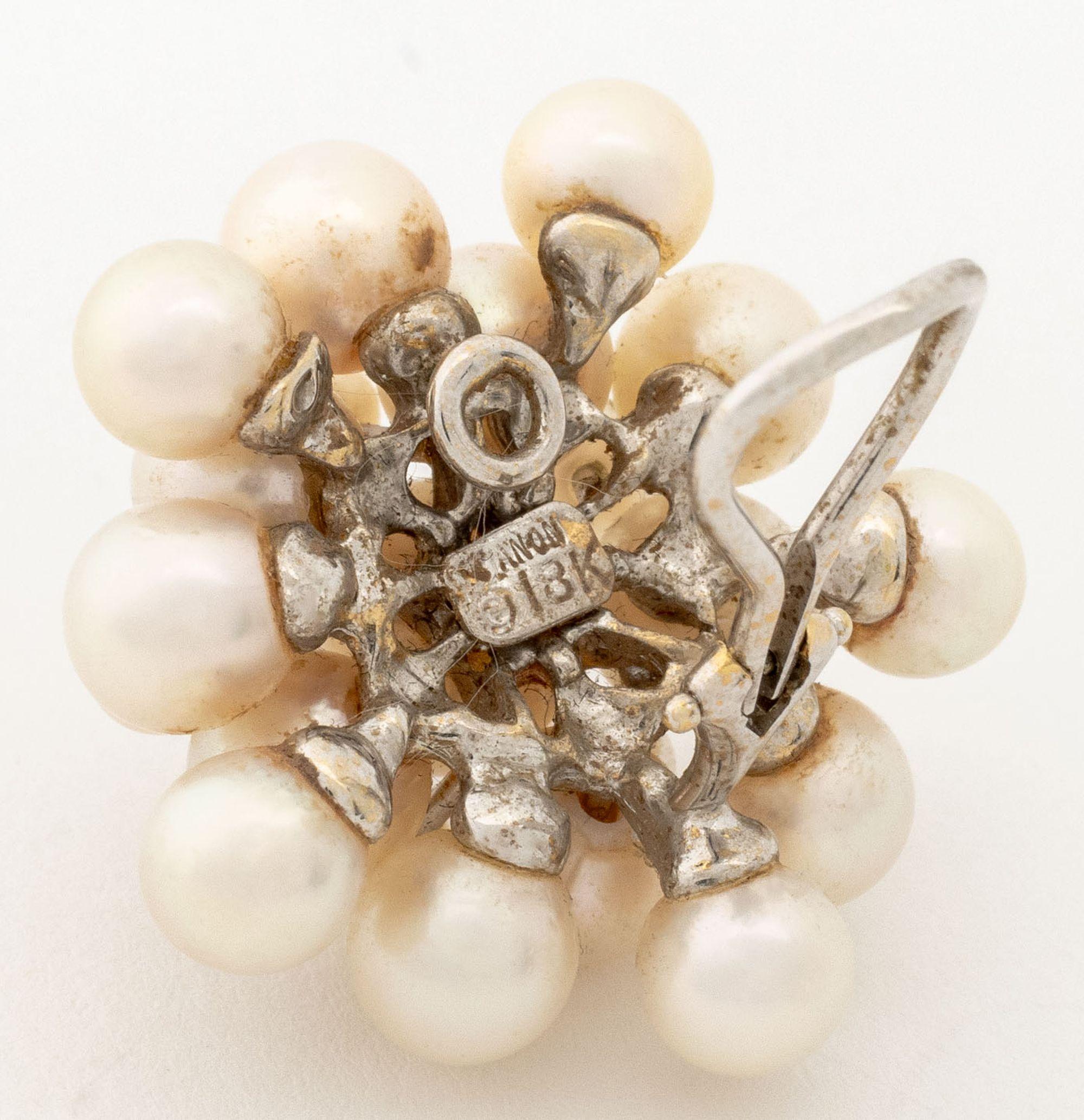 Orecchini Trianon con perle e diamanti in oro bianco 18 carati In condizioni buone in vendita a Queens, NY