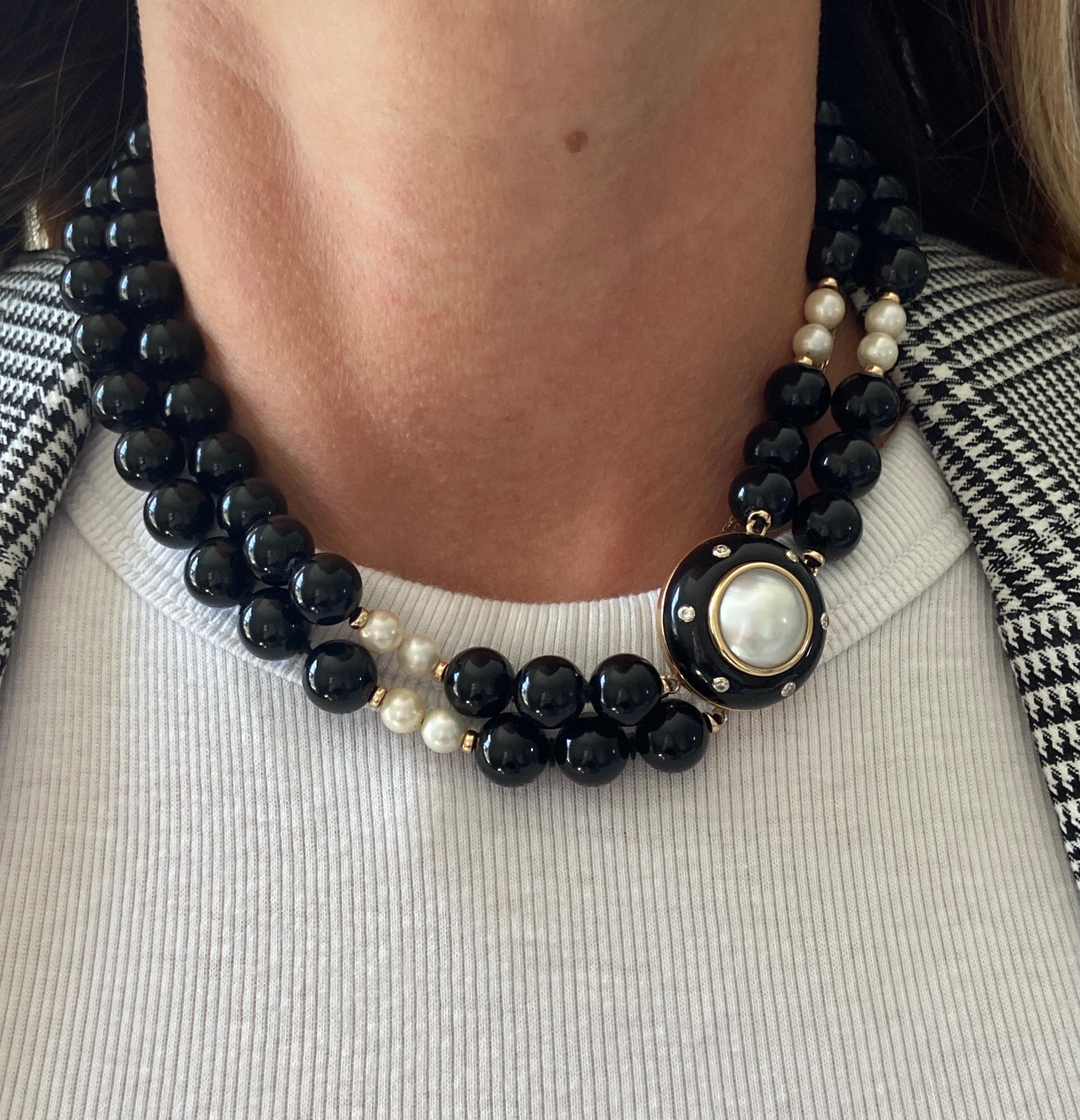 Trianon 1980 Or jaune 14K Perles de Mabe, Onyx et Diamants en vente 4