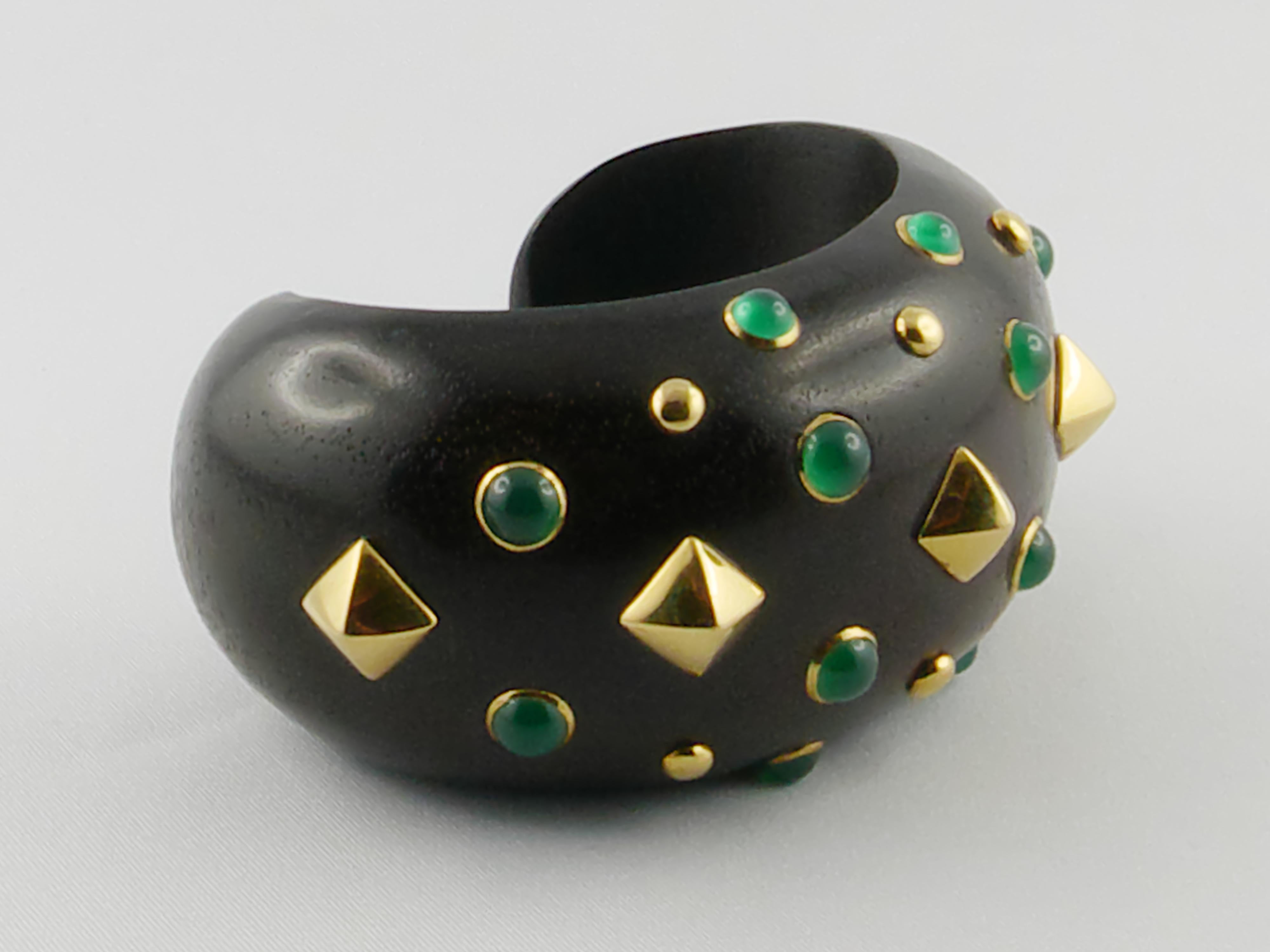 Trianon Ebony 18 Karat Gold Cuff Bracelet with Chrysoprase In Good Condition In Torino, IT