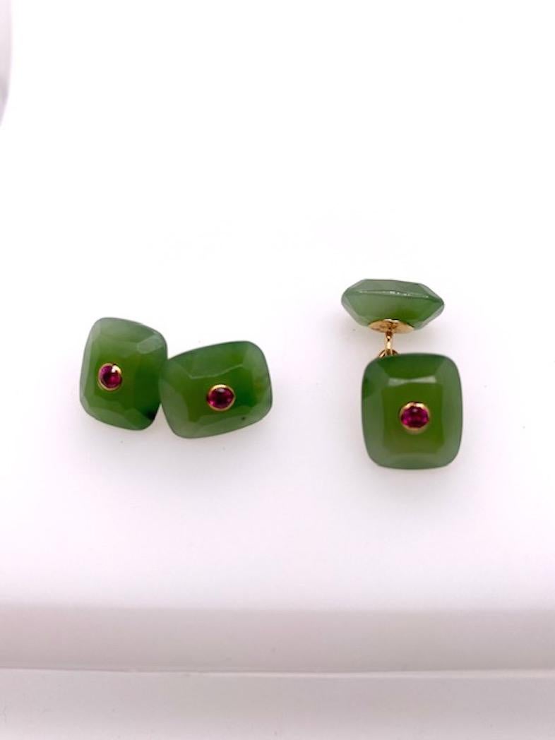 Trianon Gold Jadeite and Ruby Cufflinks In Excellent Condition For Sale In New York, NY
