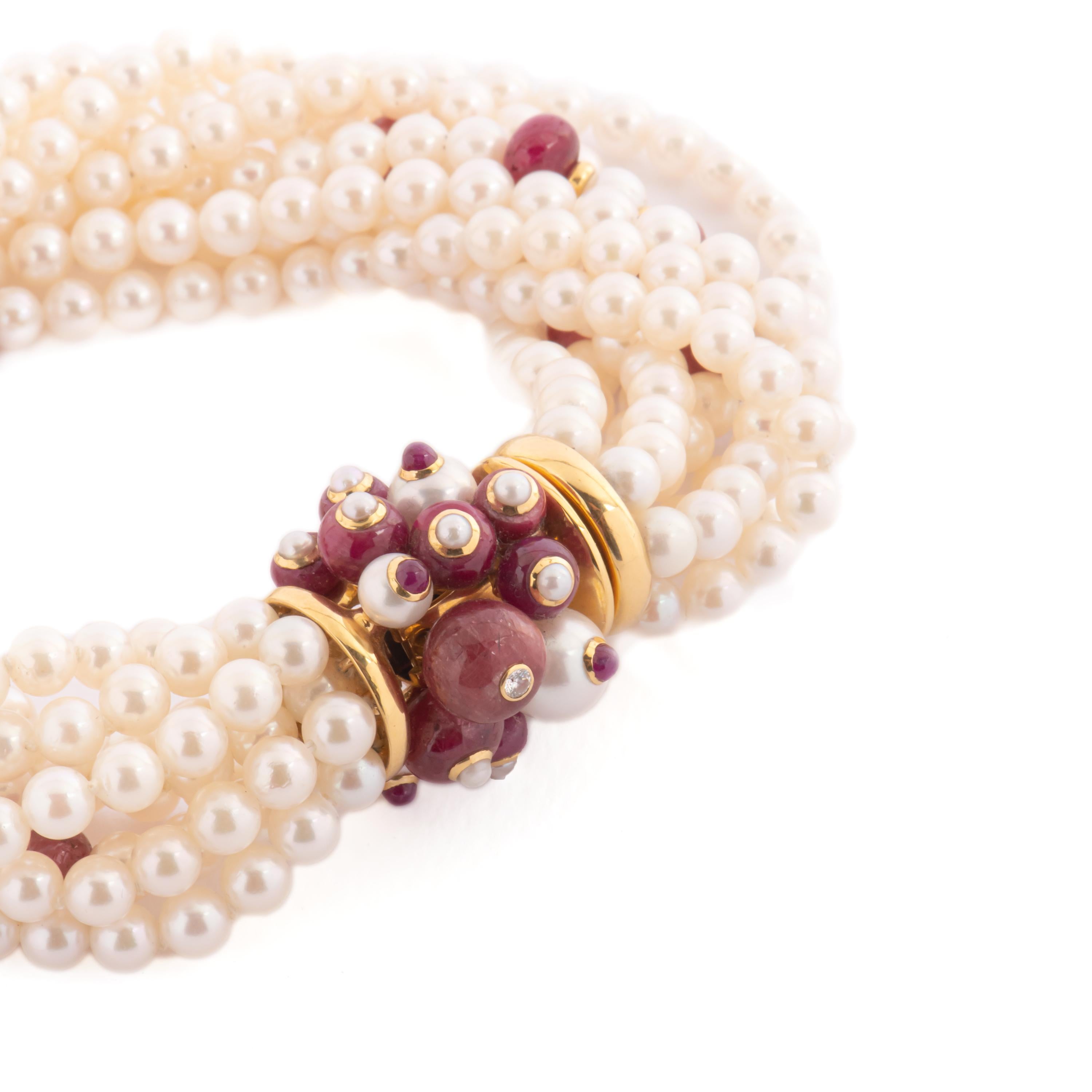 Trianon Mehrstrang-Armband Perlen und Rubine (Cabochon) im Angebot