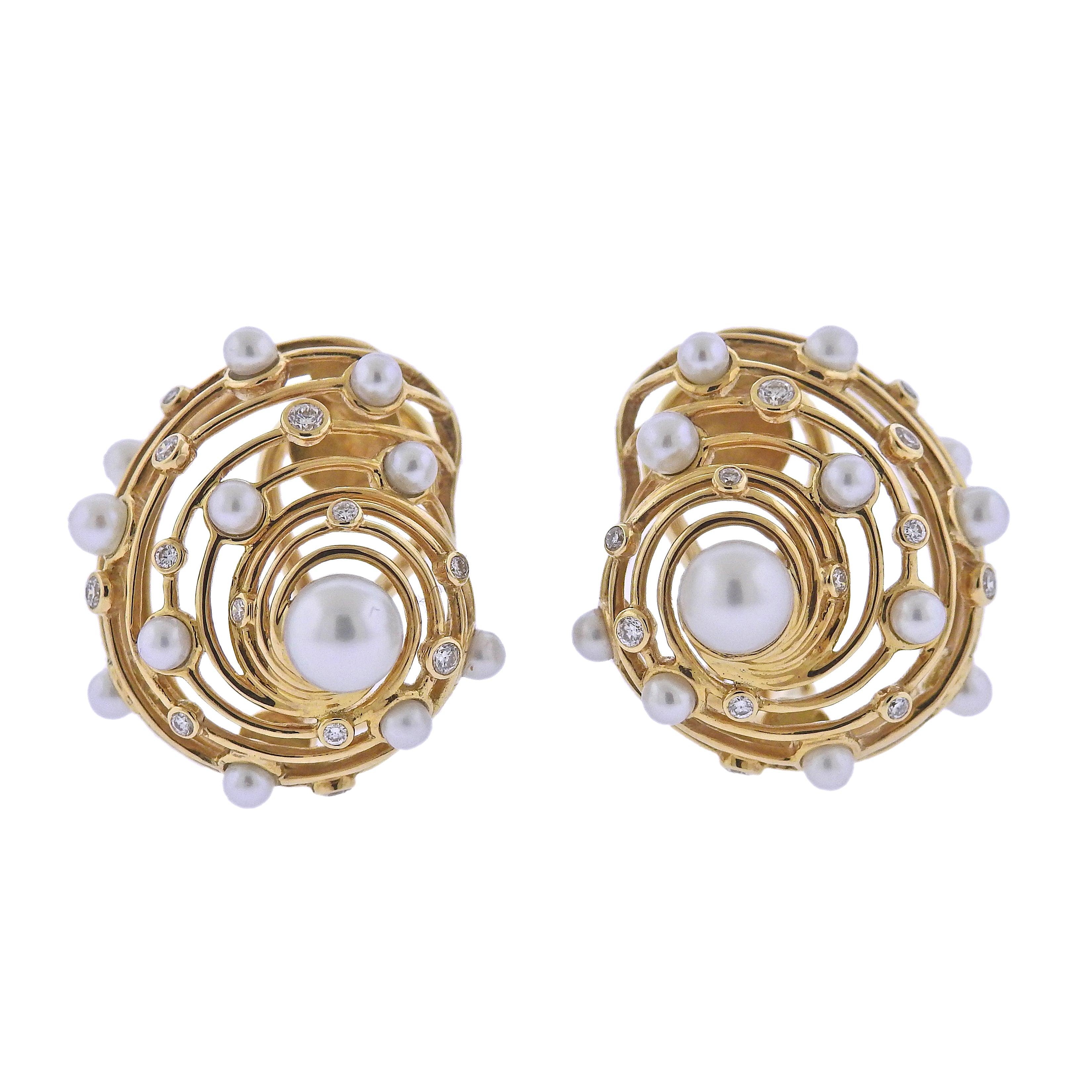 Round Cut Trianon Pearl Diamond Gold Shell Earrings For Sale
