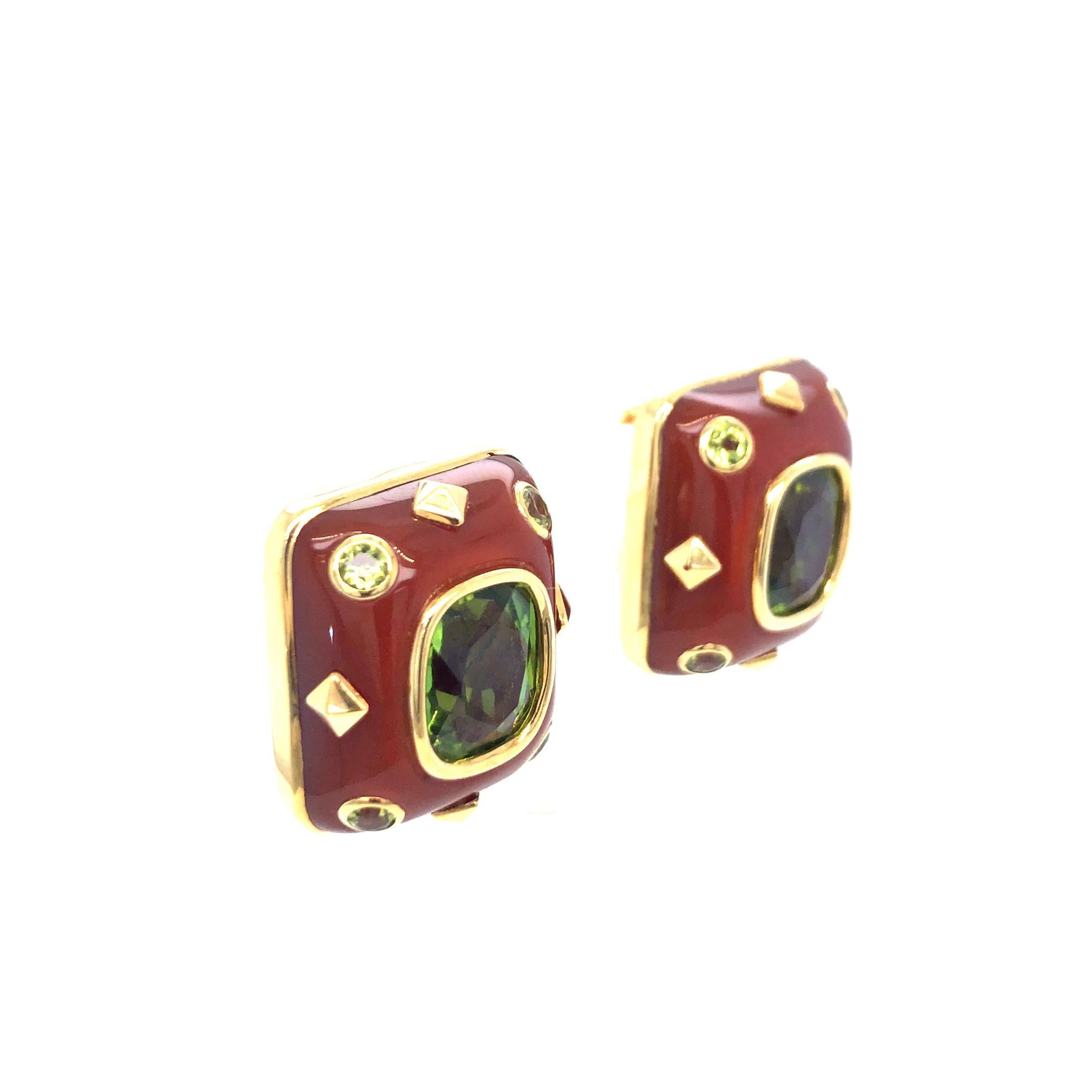 Trianon Peridot & Carnelian Clip-On Earrings 18K Yellow Gold.
1