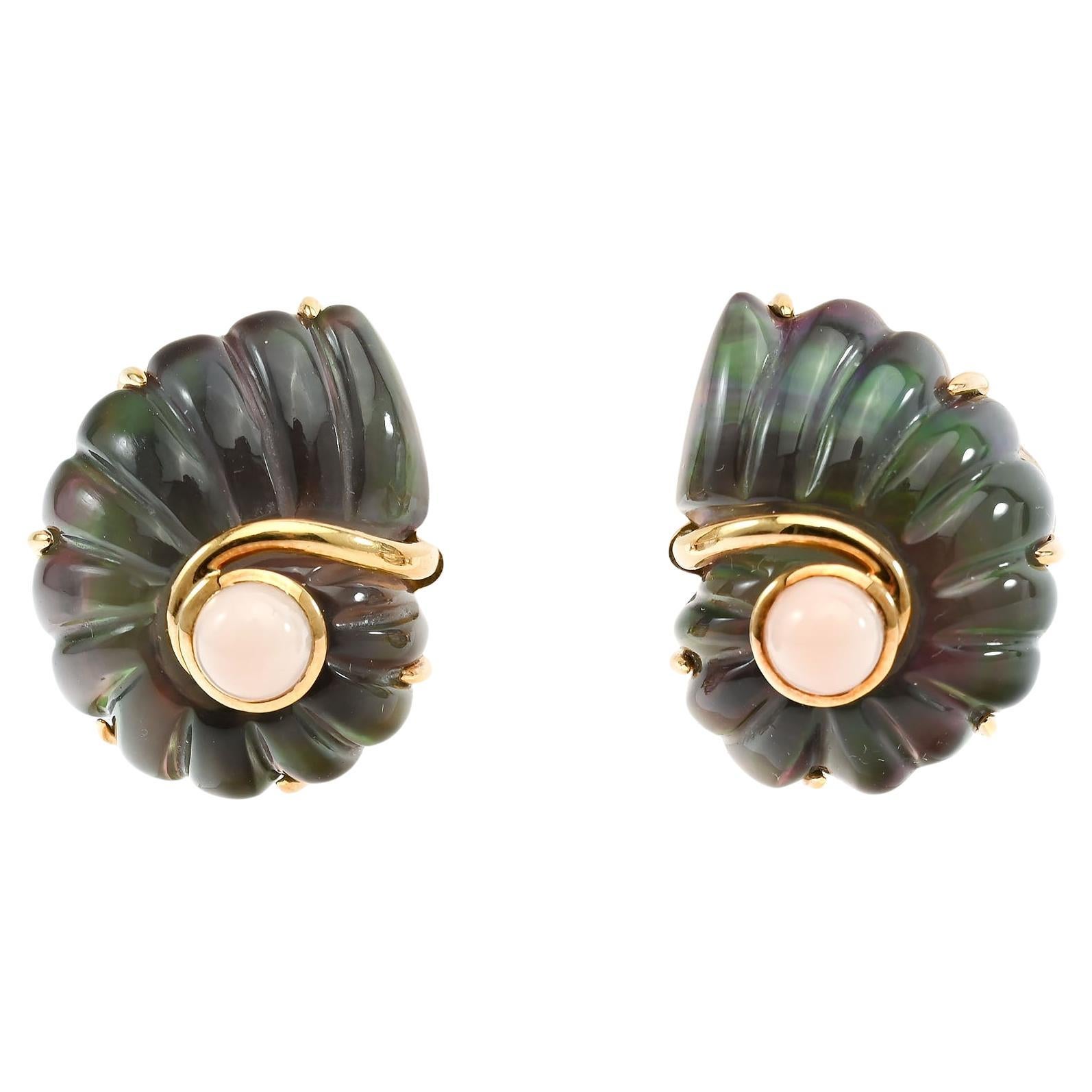 Trianon Shell Earrings with Coral