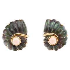 Trianon Shell Earrings with Coral