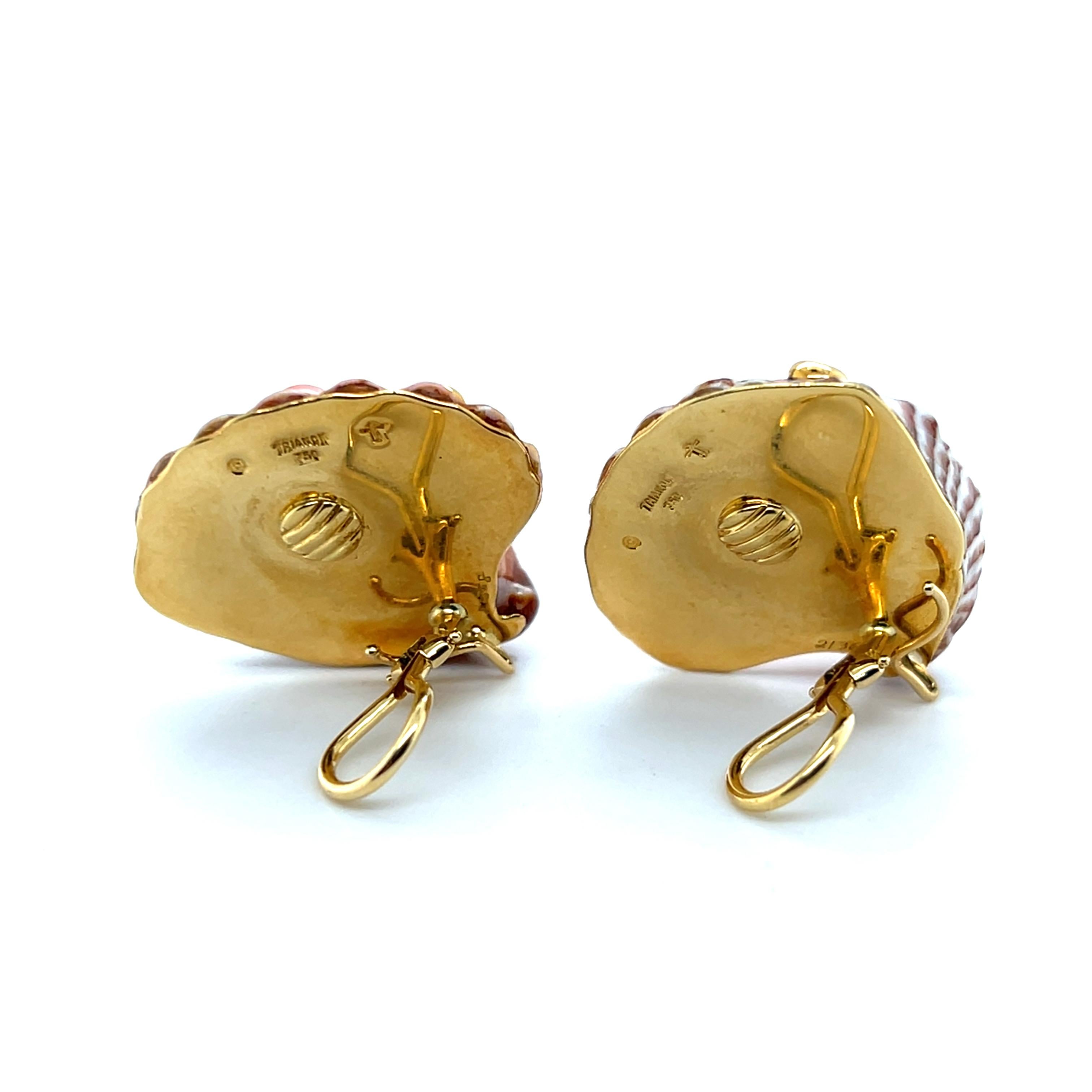 Orecchini a clip in oro giallo 18k conchiglia e corallo d'epoca Trianon 1970s in vendita 6