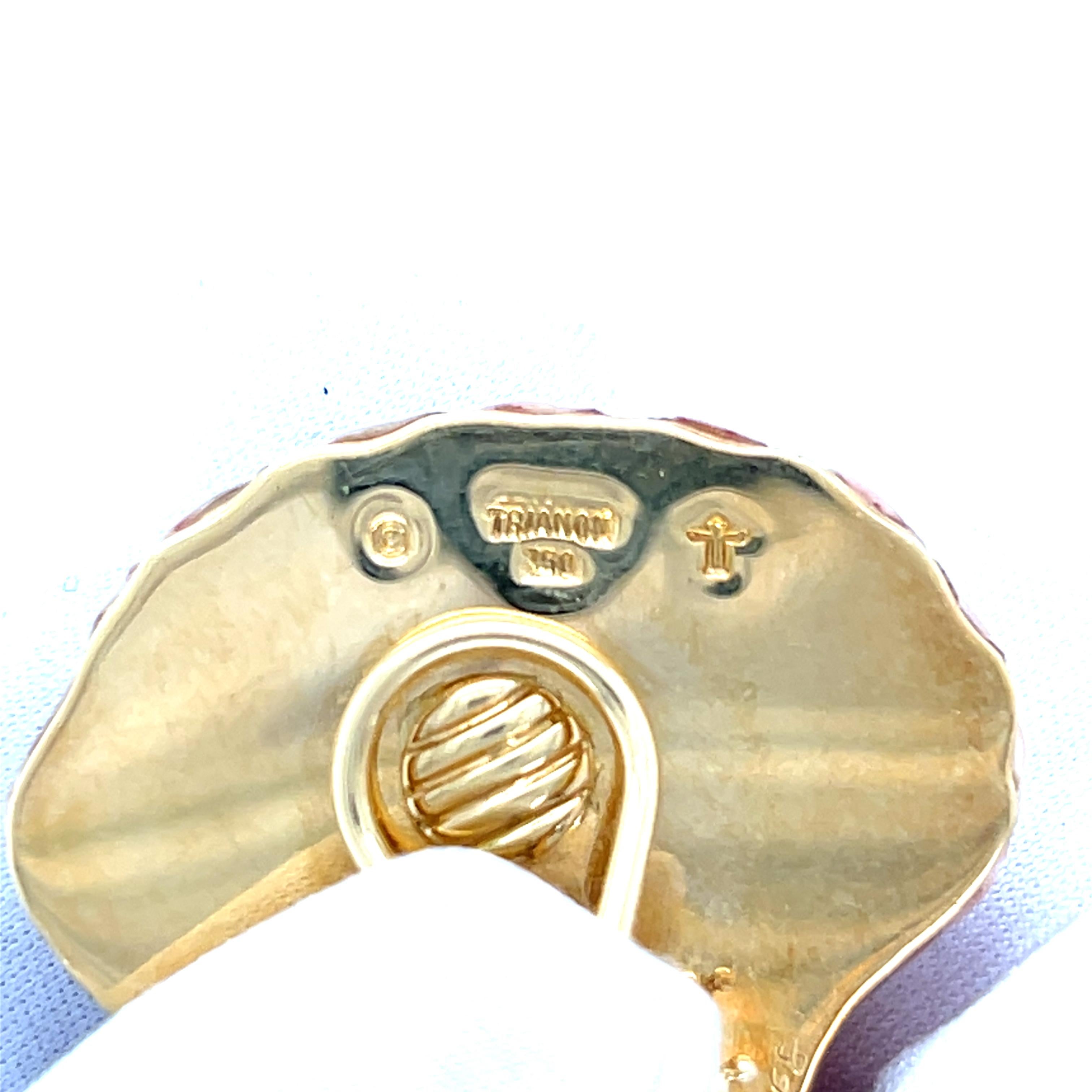 Orecchini a clip in oro giallo 18k conchiglia e corallo d'epoca Trianon 1970s in vendita 7