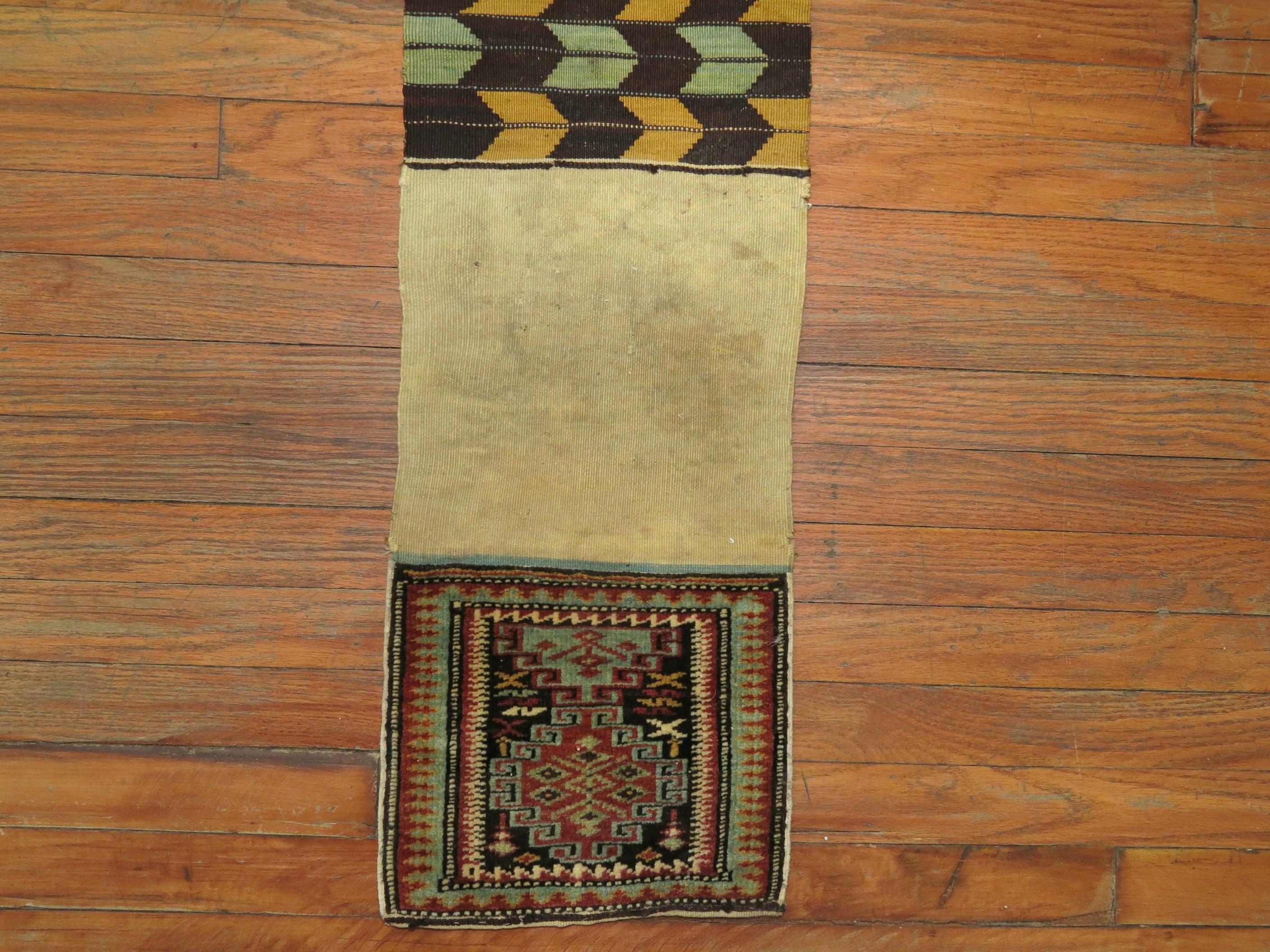 Ein Bagface-Stammesteppich aus dem 19. Jahrhundert. 

Maße: 12'' x 50''.