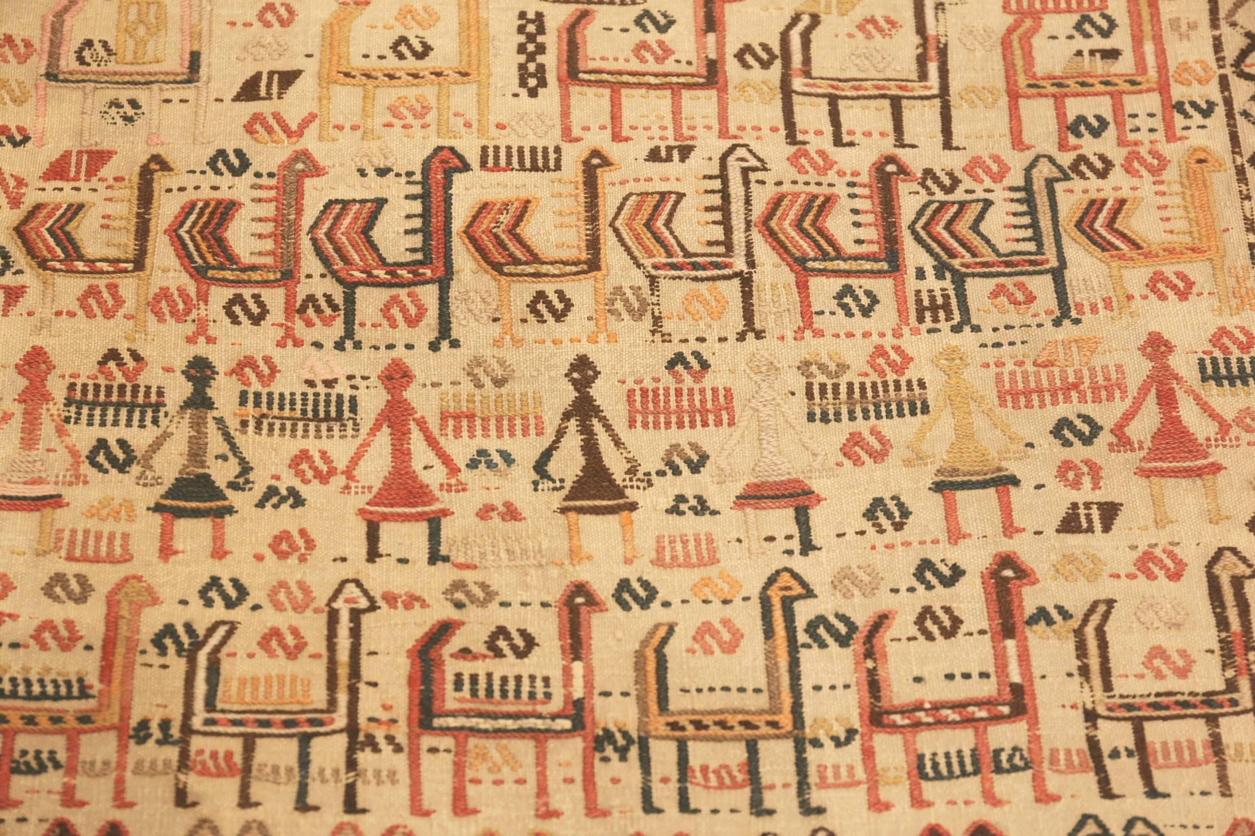 Antike persische Luri-Satteltasche im Stammes-Tier-Design 2' x 5' (Handgeknüpft) im Angebot