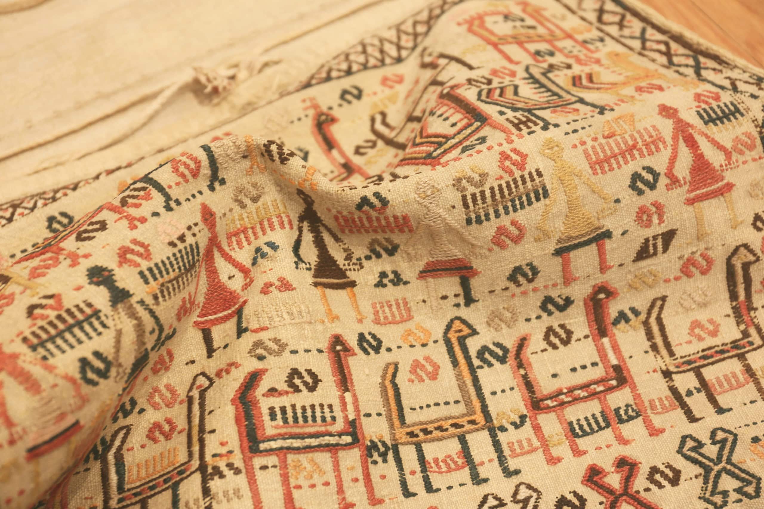 Antike persische Luri-Satteltasche im Stammes-Tier-Design 2' x 5' (19. Jahrhundert) im Angebot