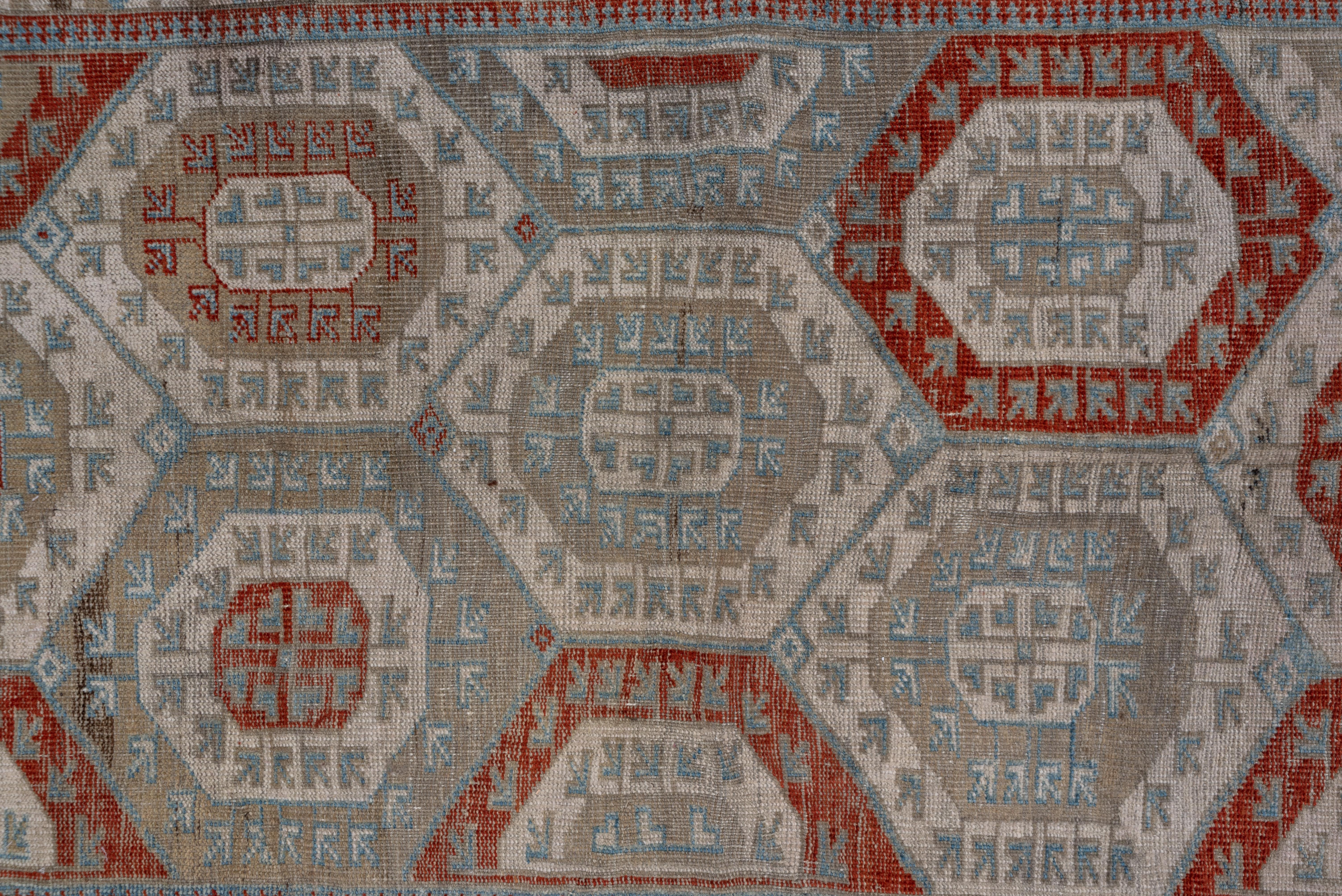 Antiker Belouch-Teppich mit Stammesmotiven (Stammeskunst) im Angebot