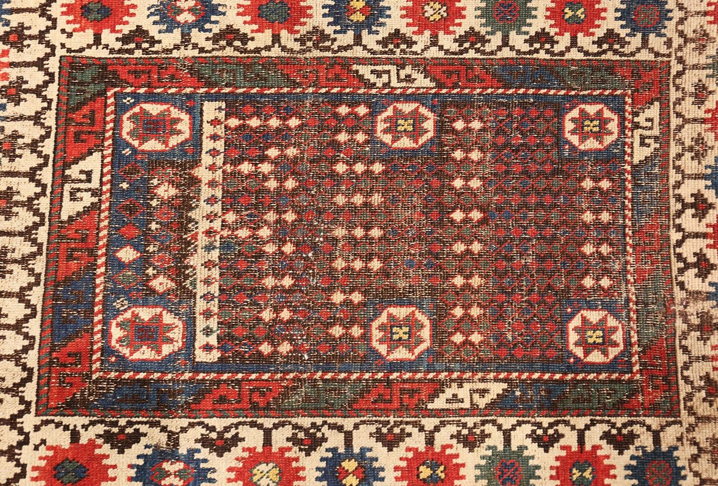 Small size tribal antique Caucasian Avar rug, country of origin: Caucasus, date circa 18th century. Size: 2 ft 7 in x 3 ft 10 in (0.79 m x 1.17 m). 

