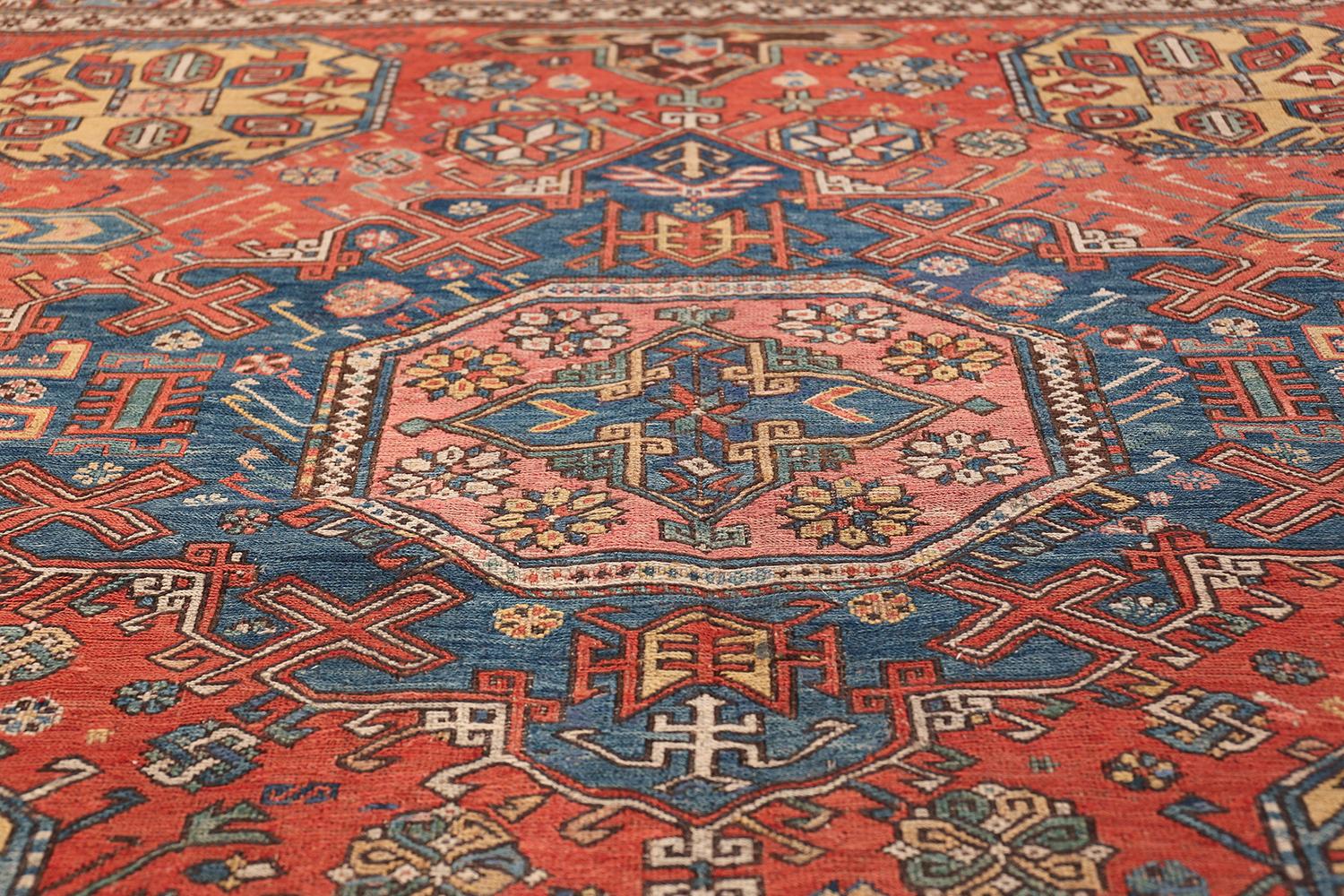 Antiker kaukasischer Soumak-Teppich. 6 ft 9 in x 9 ft 6 in (19. Jahrhundert) im Angebot